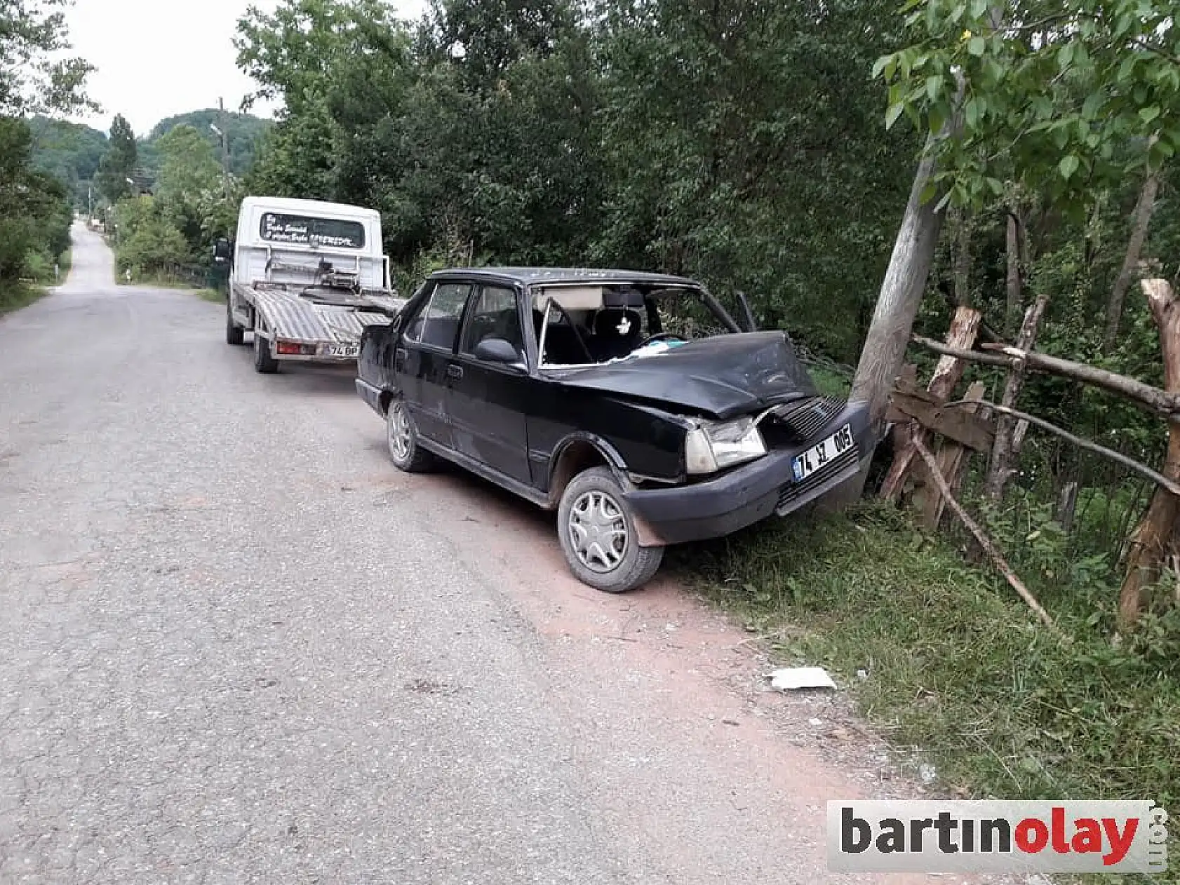 Otomobil Direğe çarptı, 2 yaralı