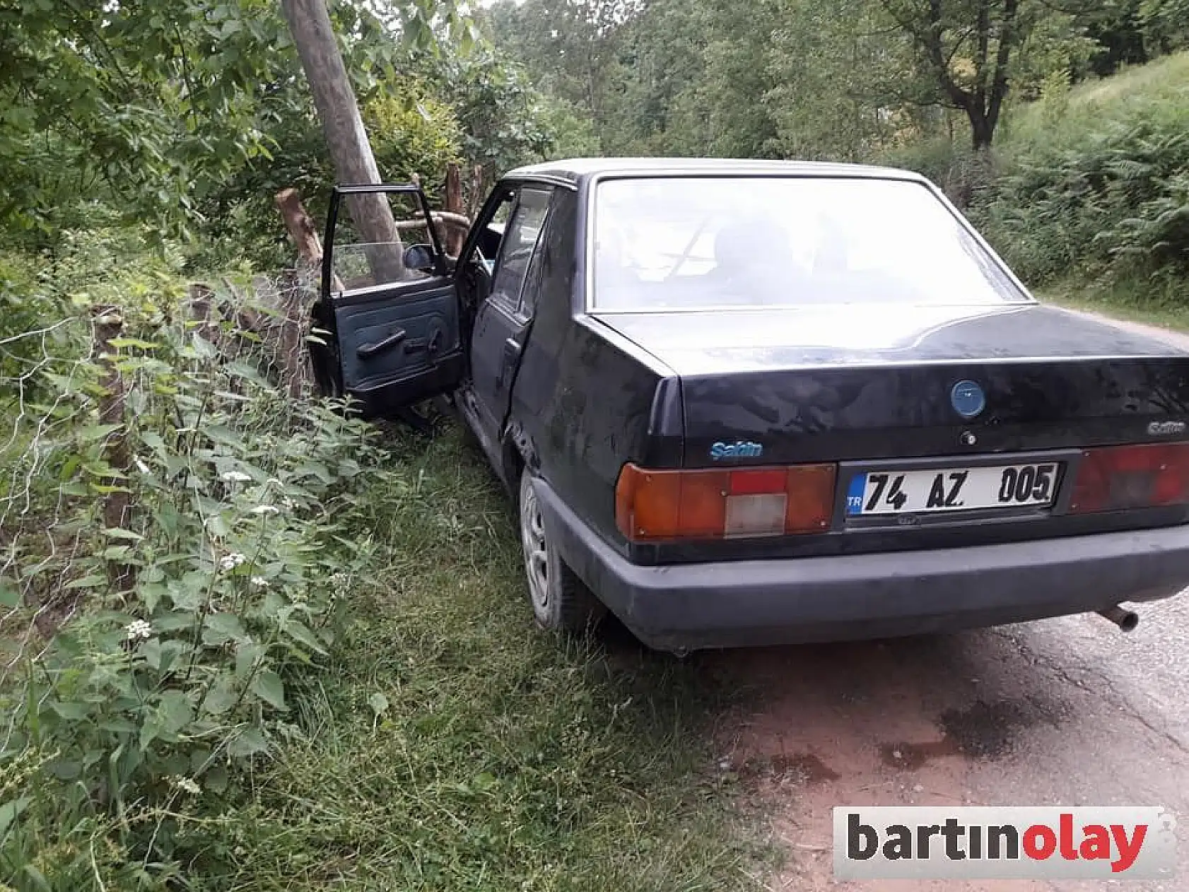 Otomobil Direğe çarptı, 2 yaralı