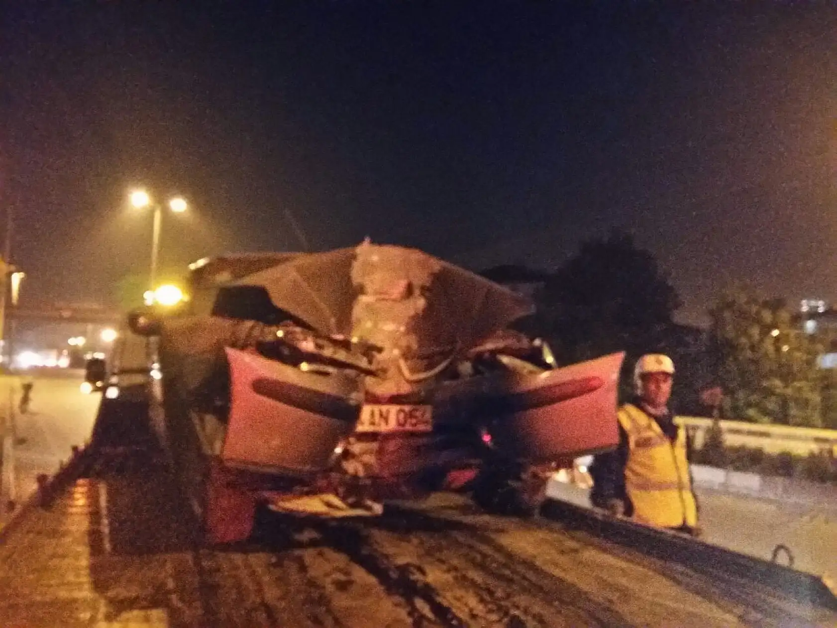 Otomobil Elektrik Direğine Çarptı