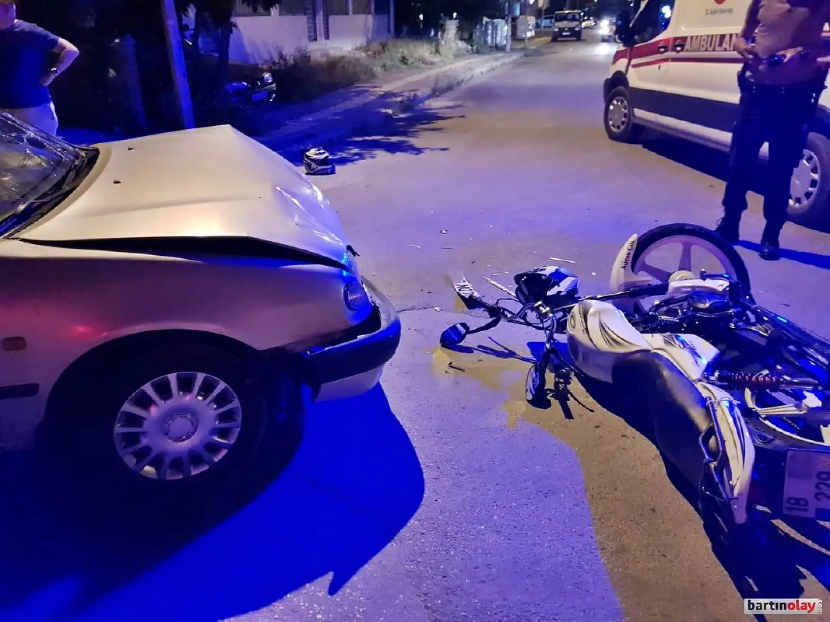 Otomobil ile motosiklet çarpıştı, 1 yaralı