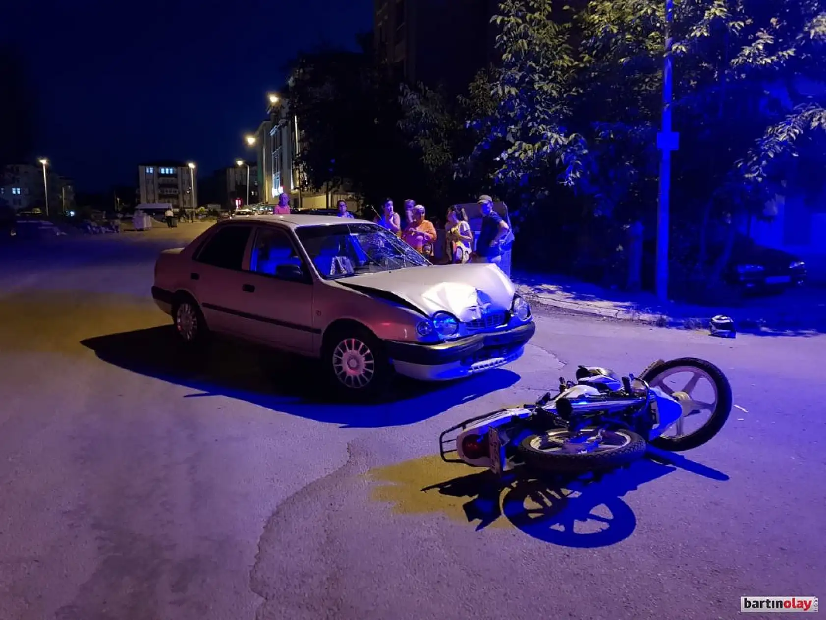 Otomobil ile motosiklet çarpıştı, 1 yaralı