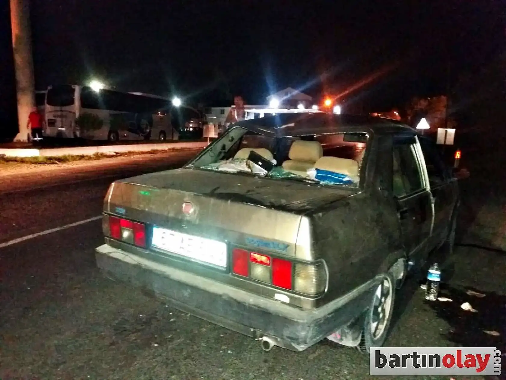 Otomobil önüne çıkan ata çarptı