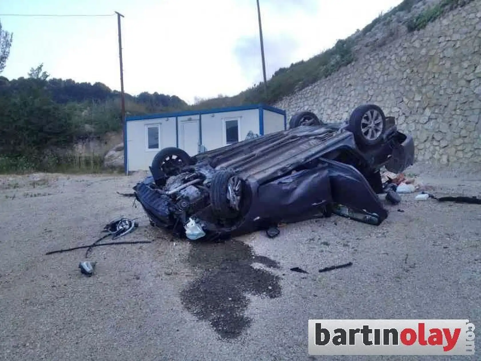 Otomobil şarampole devrildi, 4 yaralı