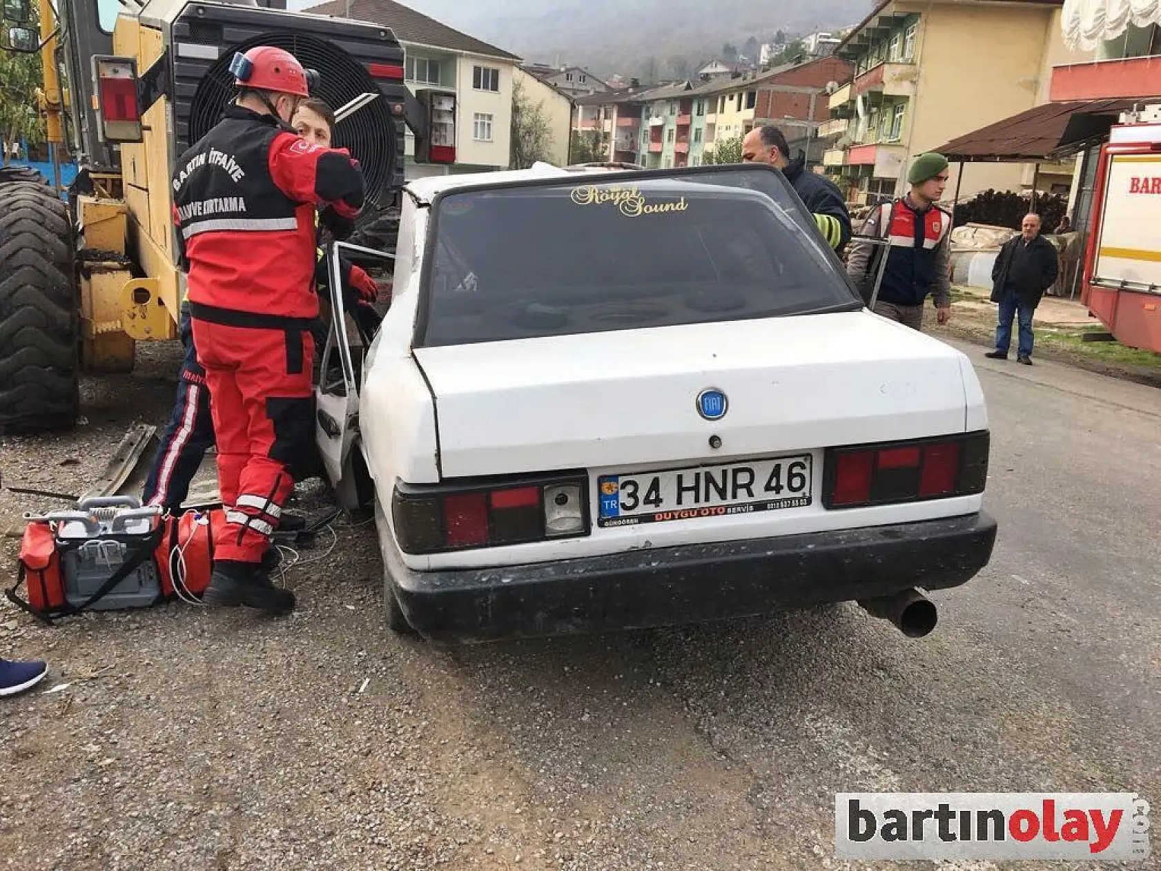 Park halindeki iş makinesine çarptı