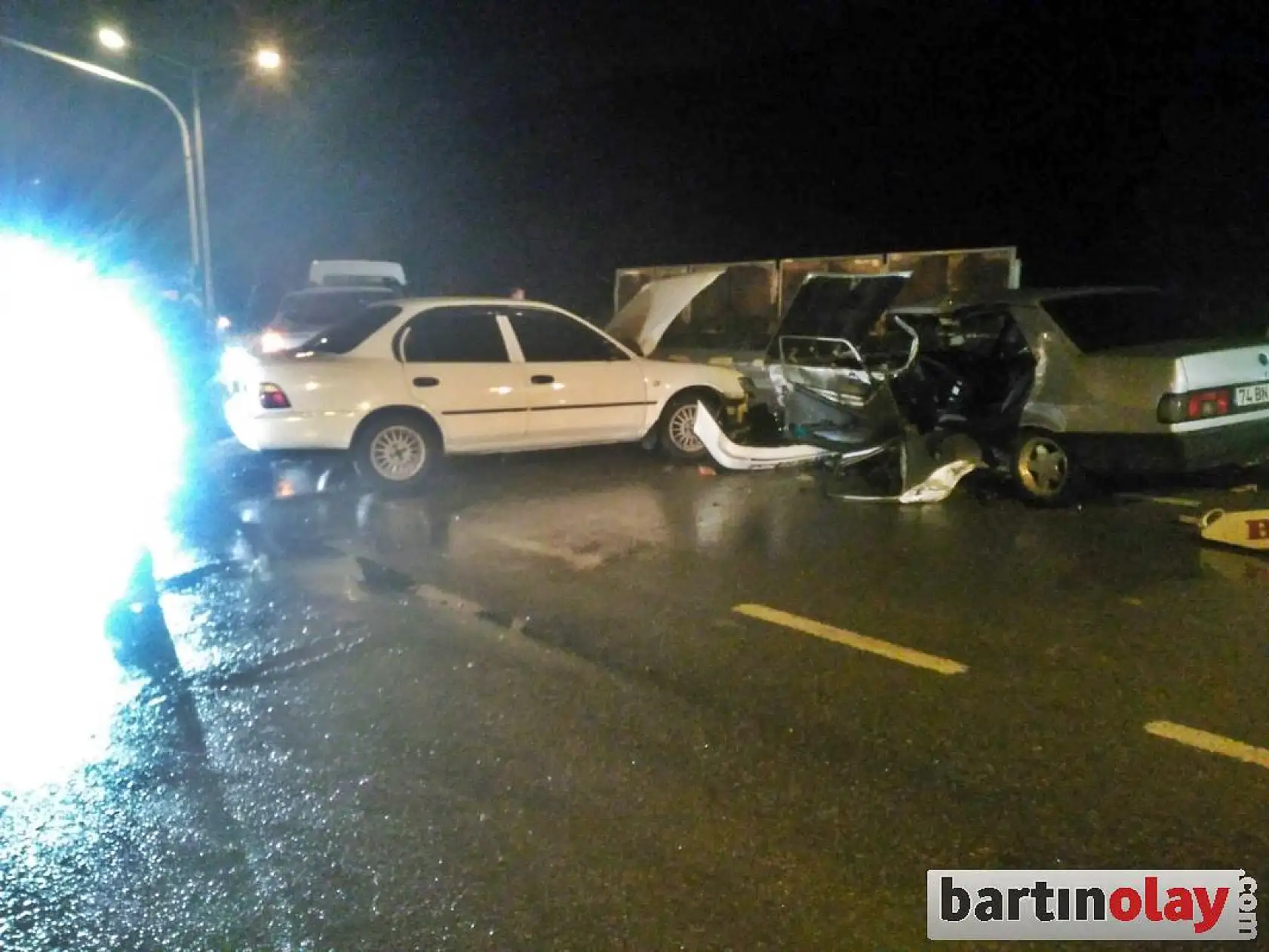 Sanayi çıkışında 3 araç çarpıştı