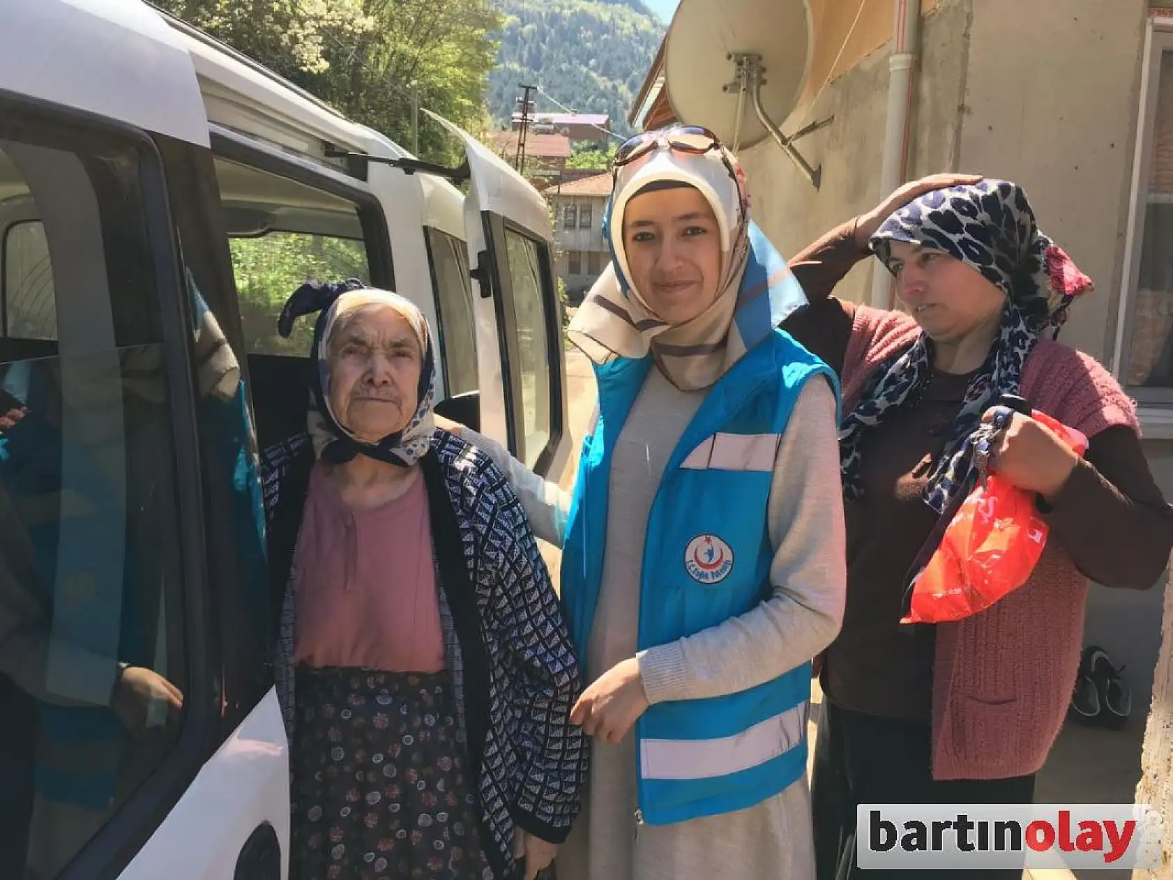 Sedye ve tekerlekli sandalyede oy kullandılar