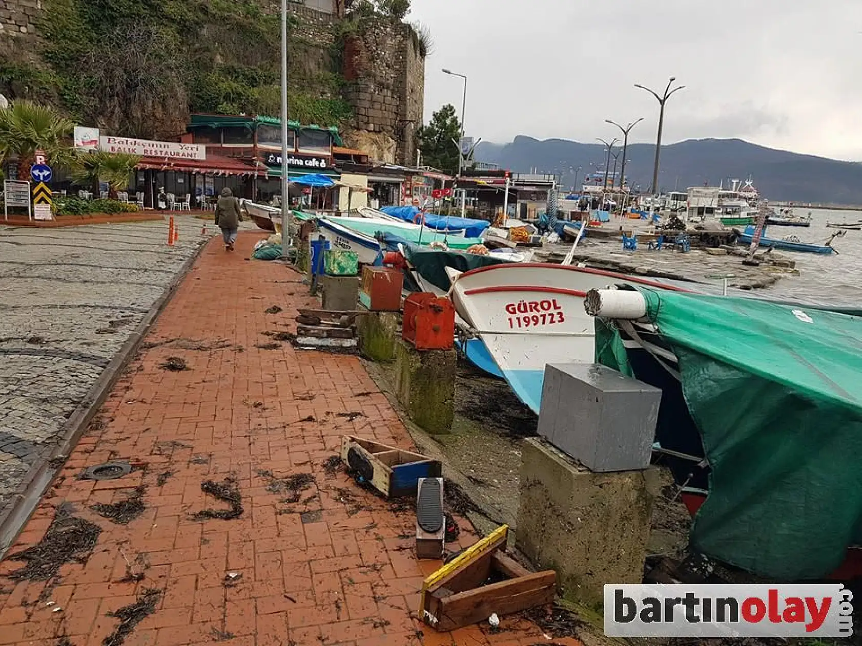 Şiddetli Fırtına Sahillere zarar verdi