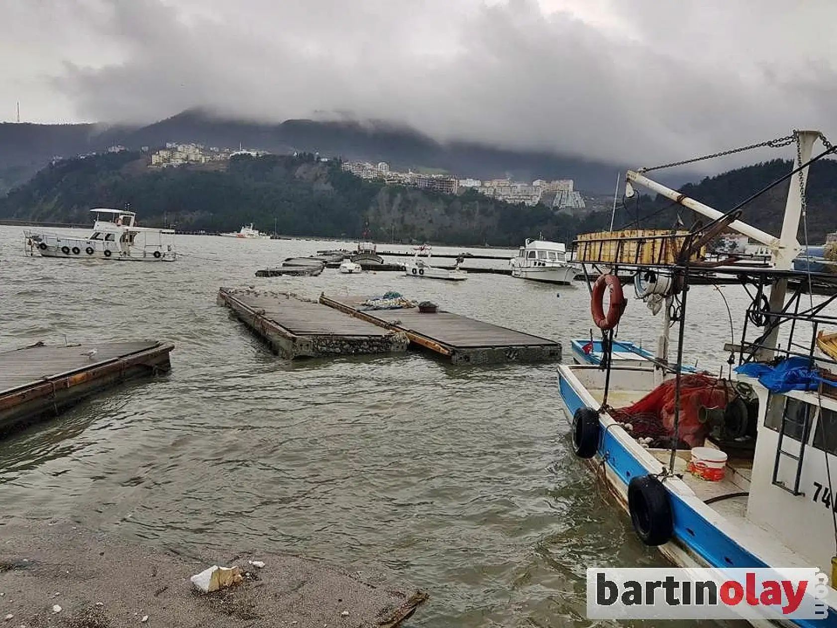 Şiddetli Fırtına Sahillere zarar verdi