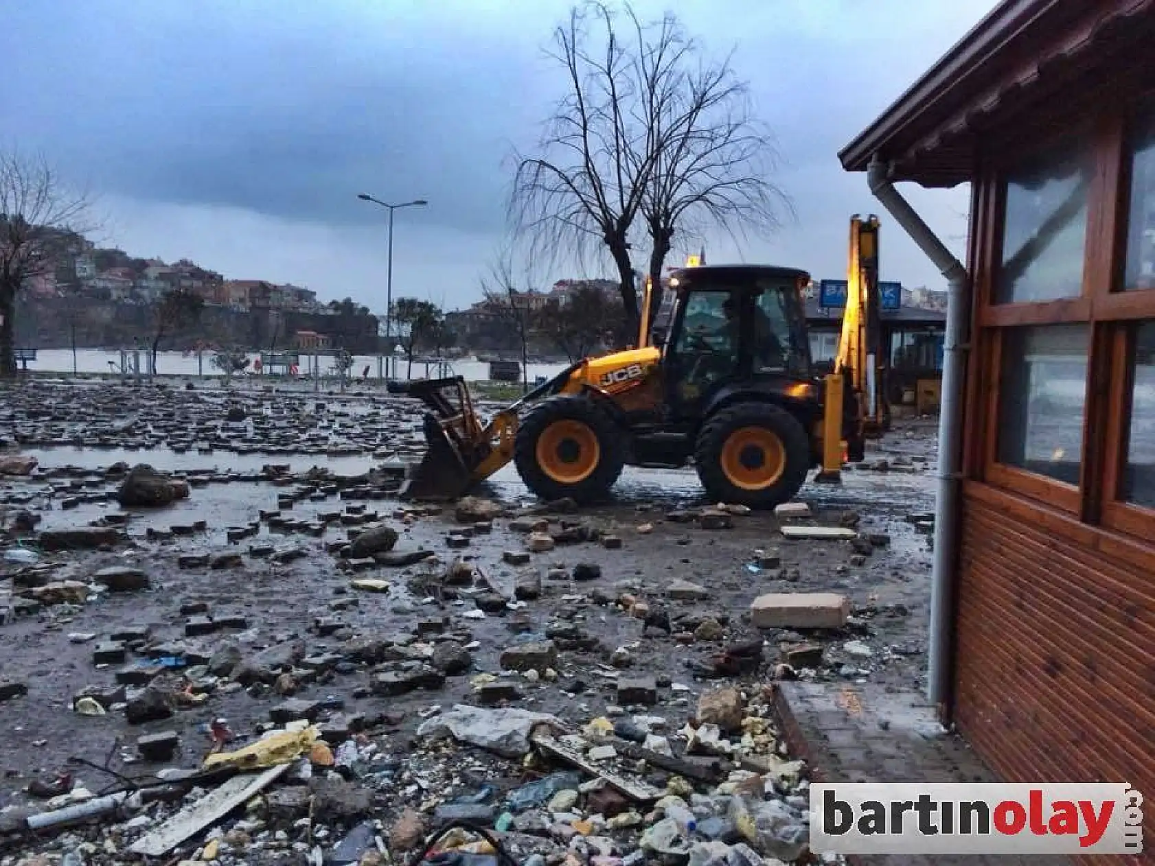 Şiddetli Fırtına Sahillere zarar verdi