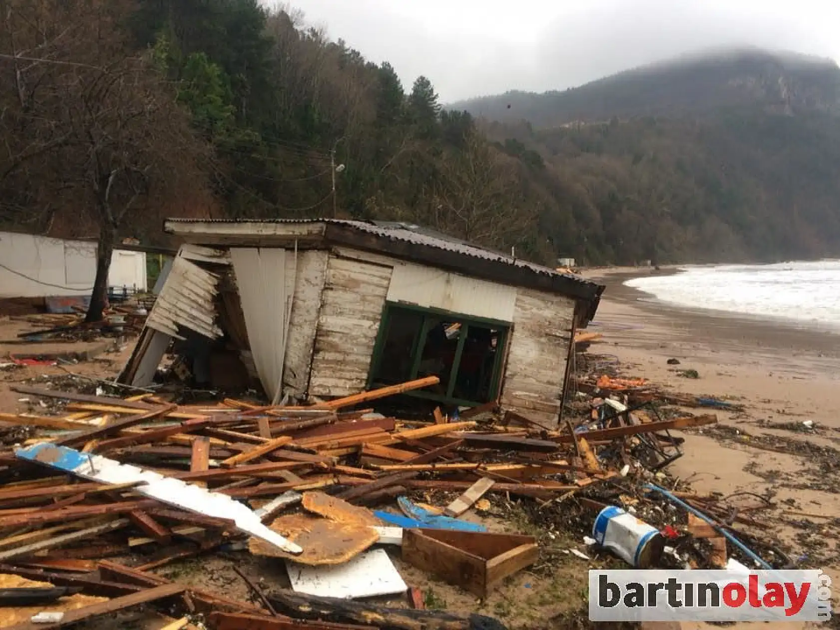Şiddetli Fırtına Sahillere zarar verdi