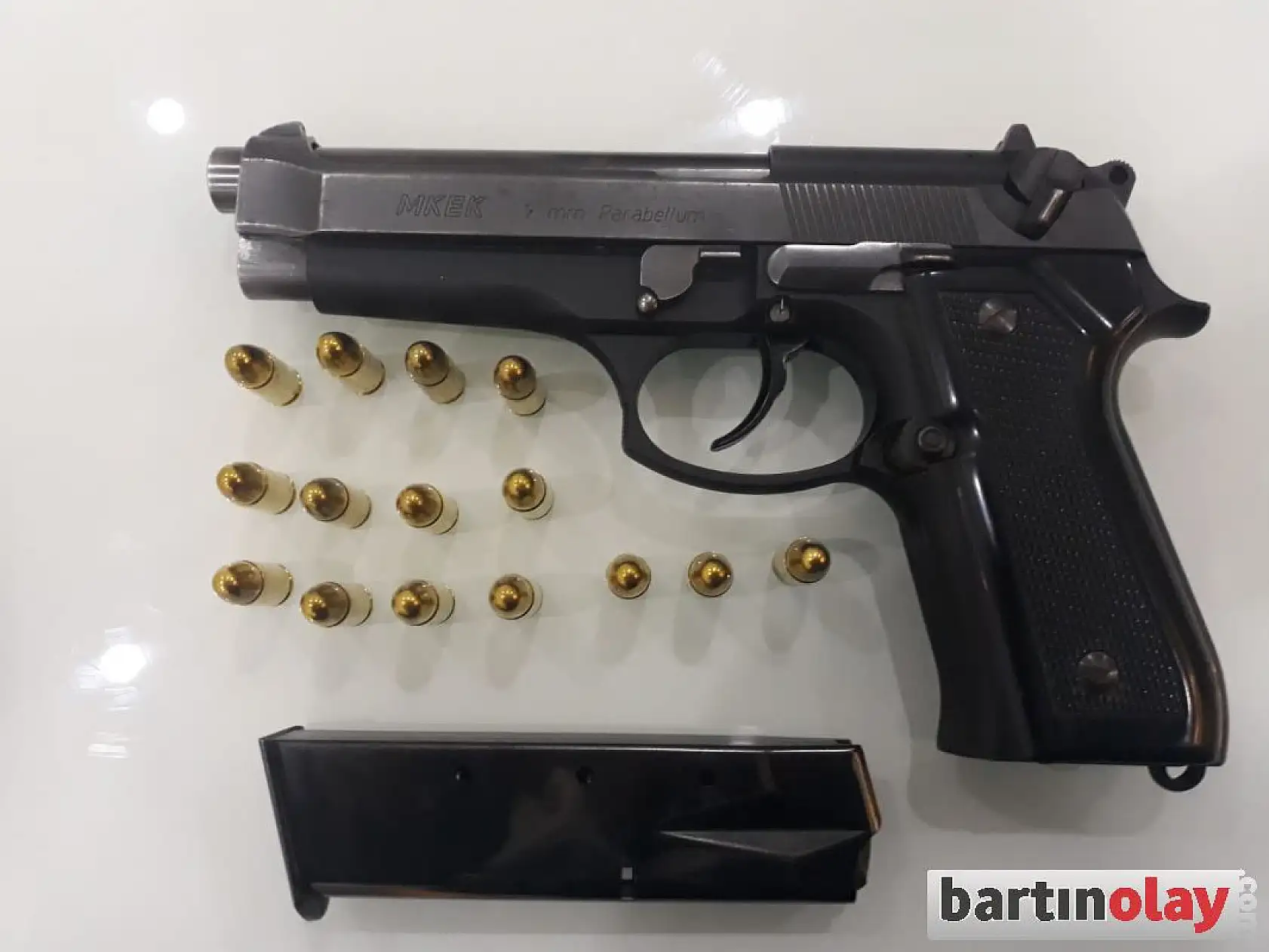 Silah ve uyuşturucu ele geçirildi