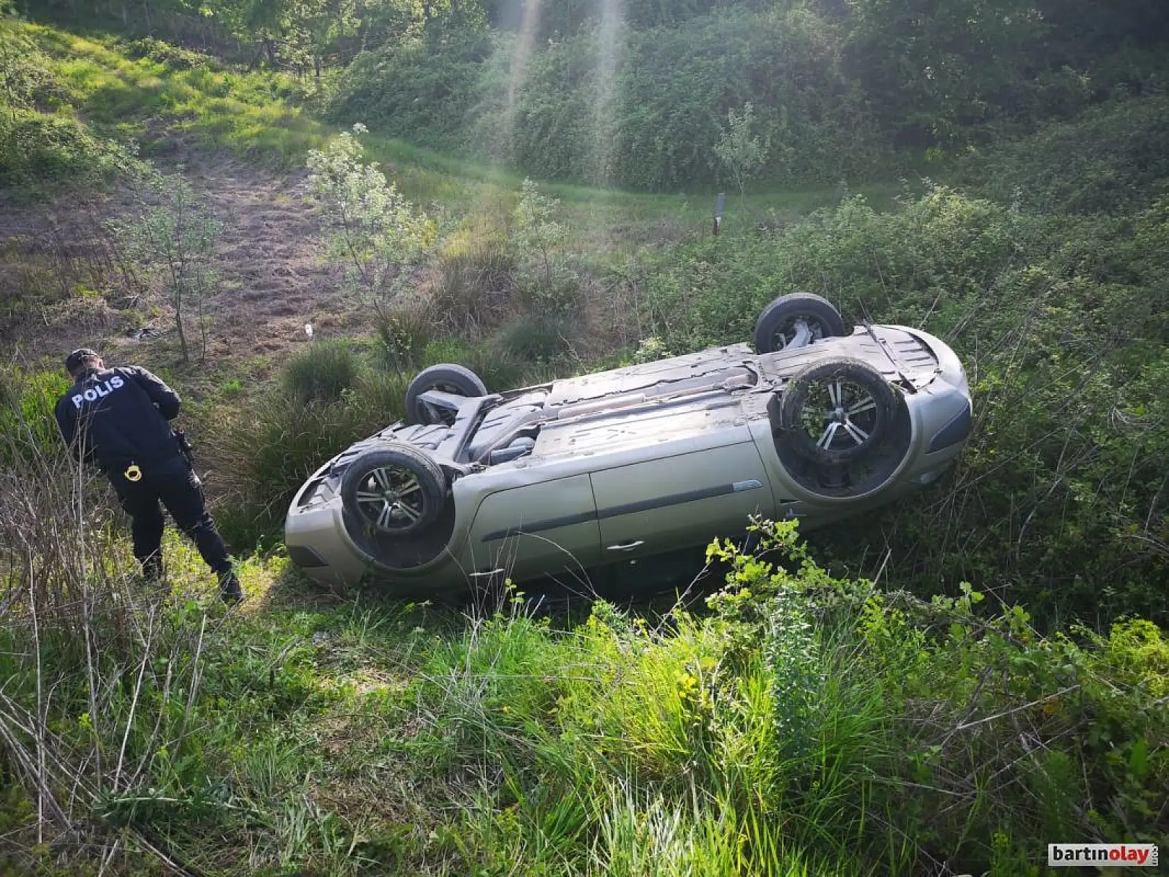 Solladığı araca çarpıp şarampole yuvarlandı