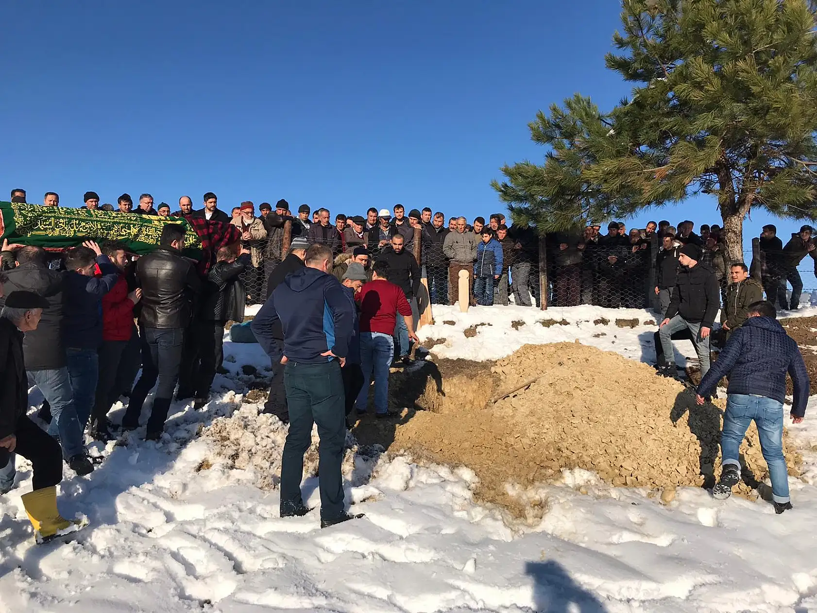 Son yolculuğuna uğurlandı