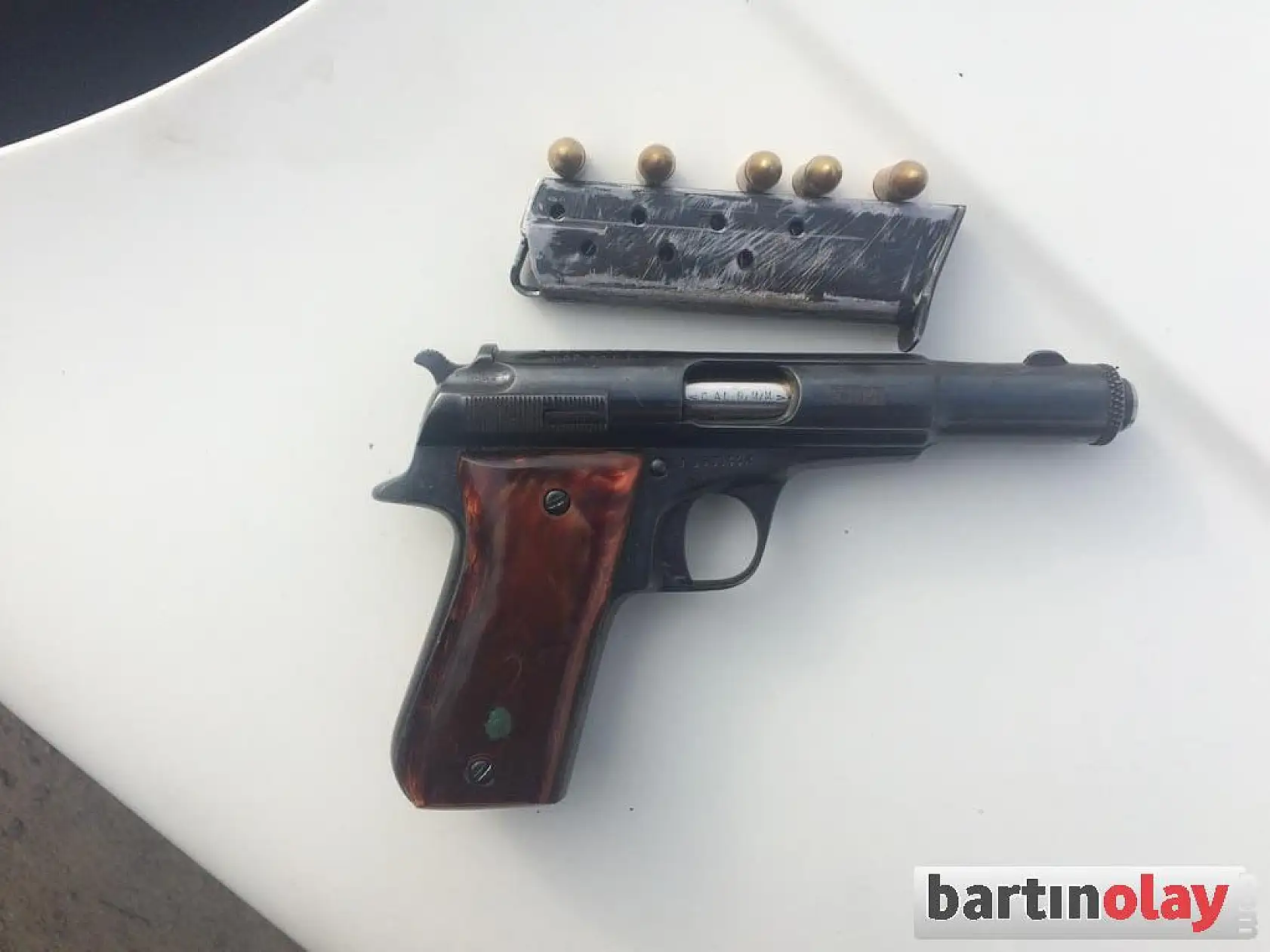 Şüpheli otomobilde tabanca yakalandı