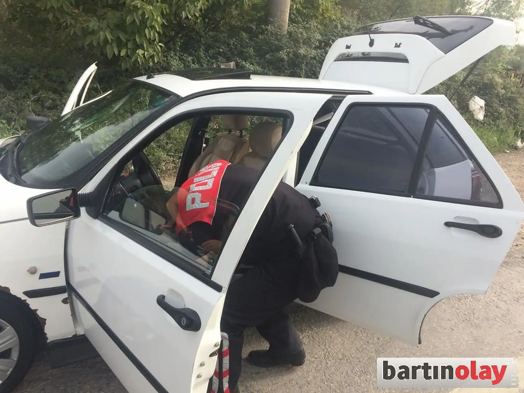 Şüpheli otomobilde tabanca yakalandı