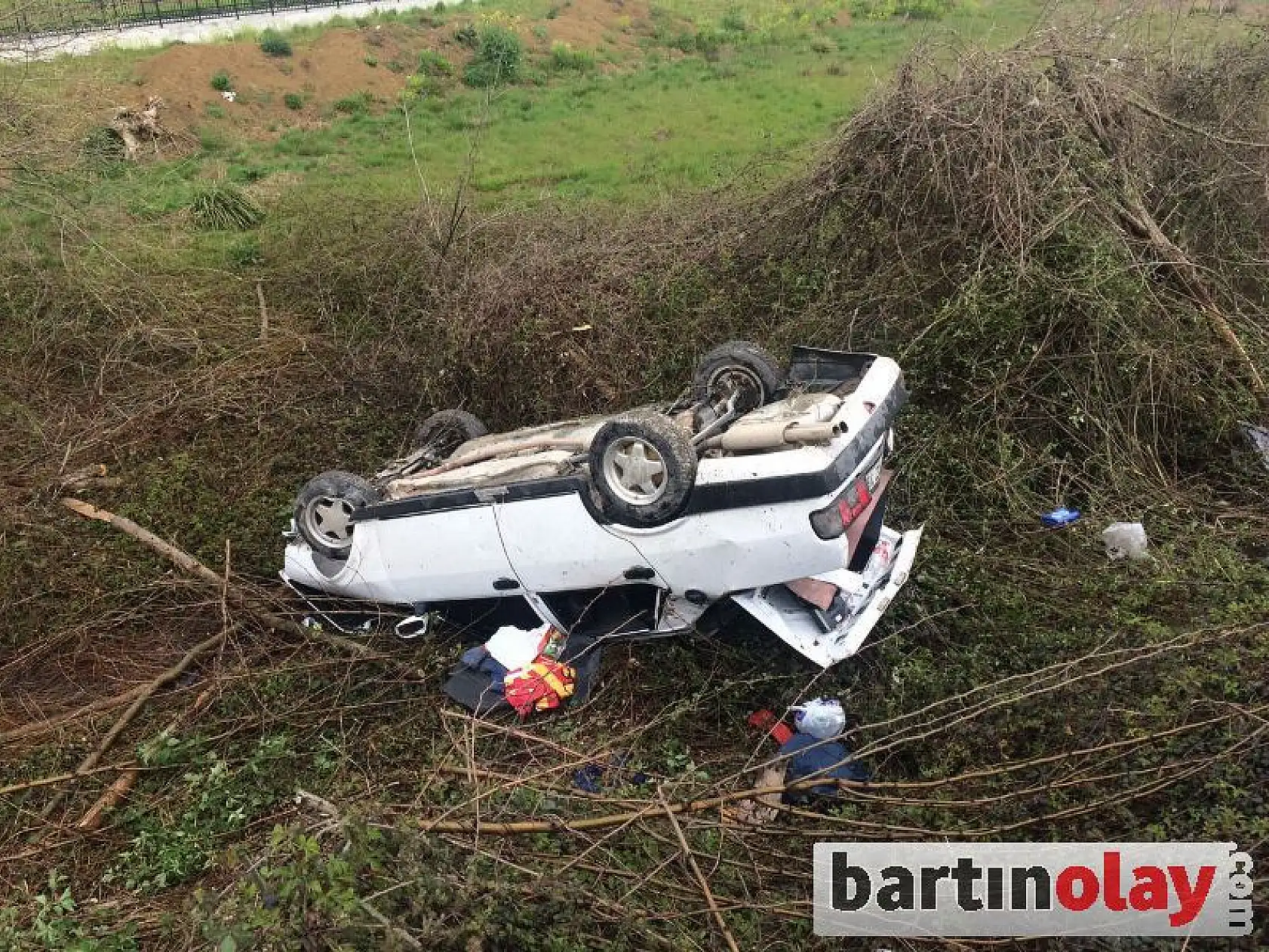 Takla atan otomobil şarampole uçtu