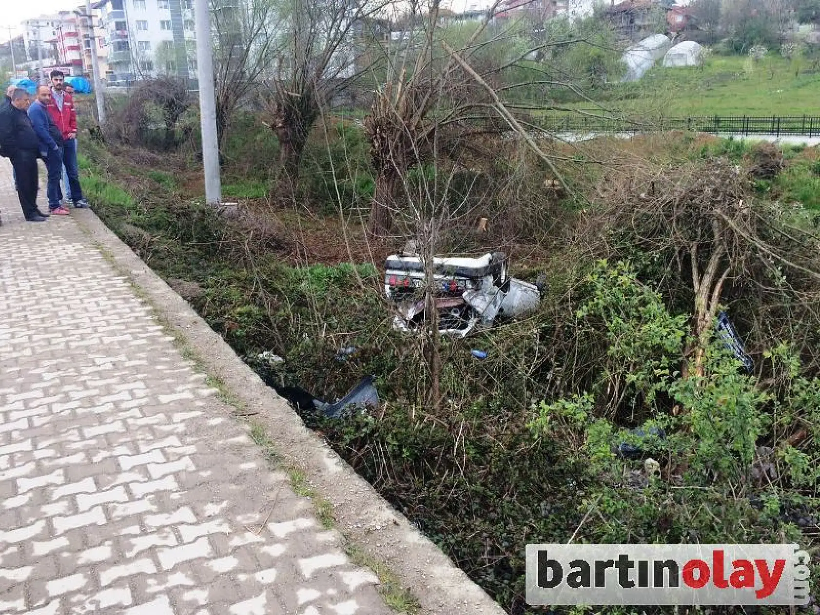 Takla atan otomobil şarampole uçtu