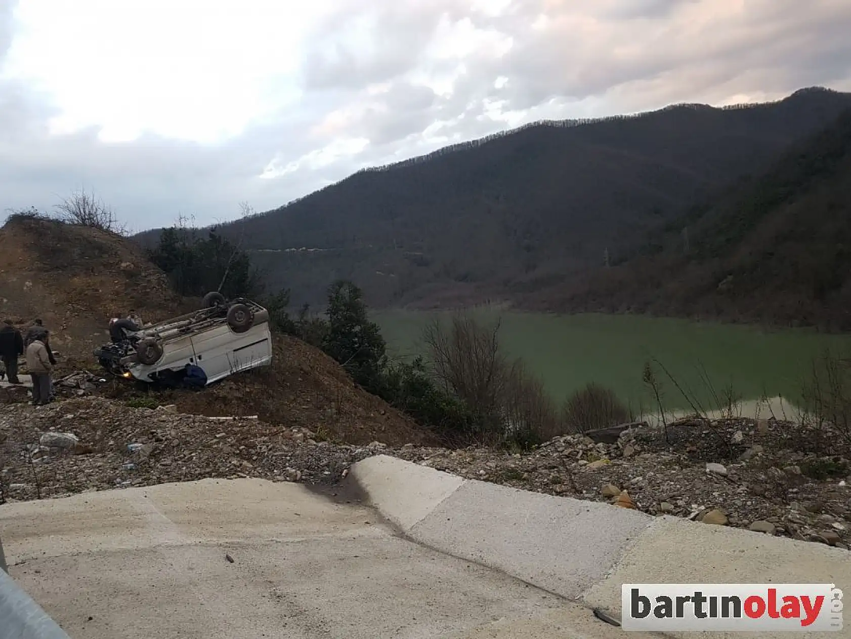 Takla attı, uçurumun kenarında kaldı