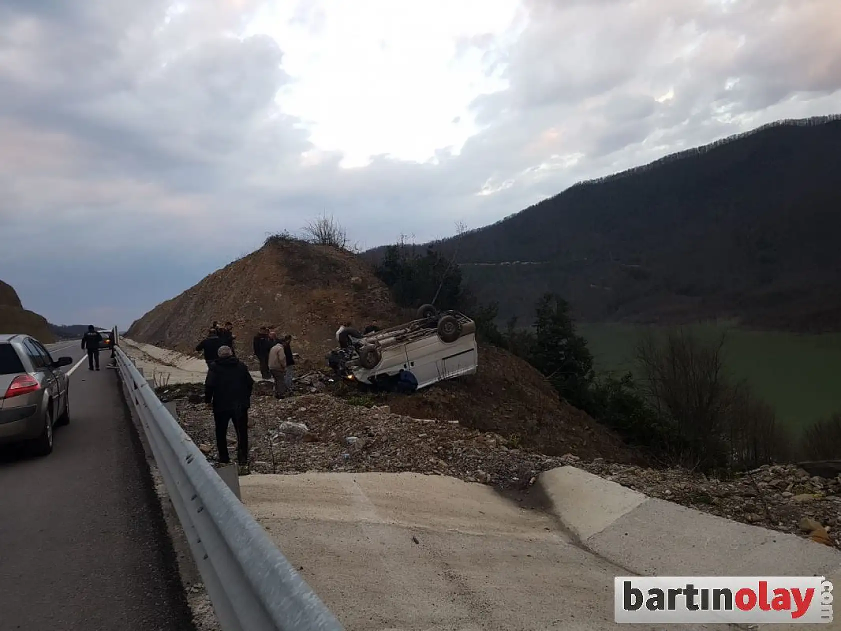 Takla attı, uçurumun kenarında kaldı