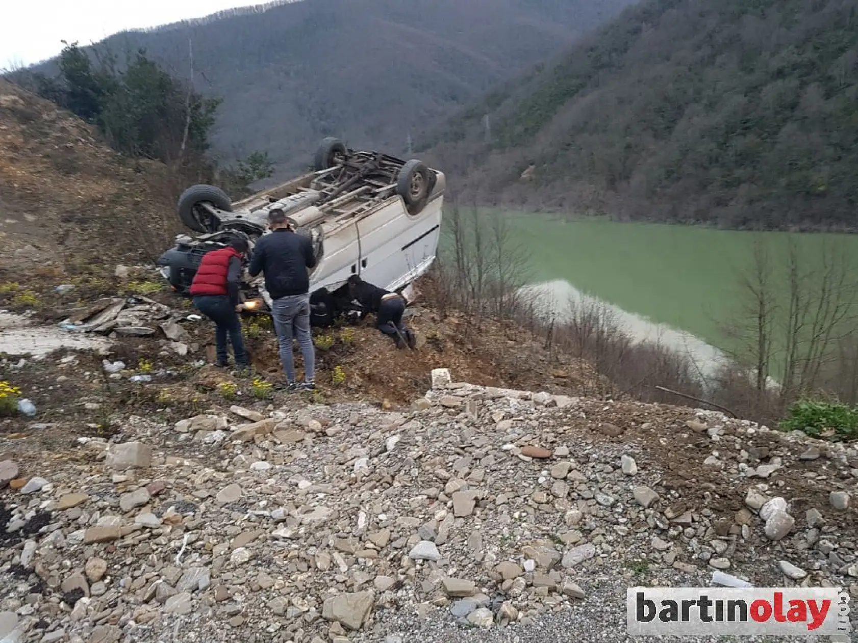 Takla attı, uçurumun kenarında kaldı