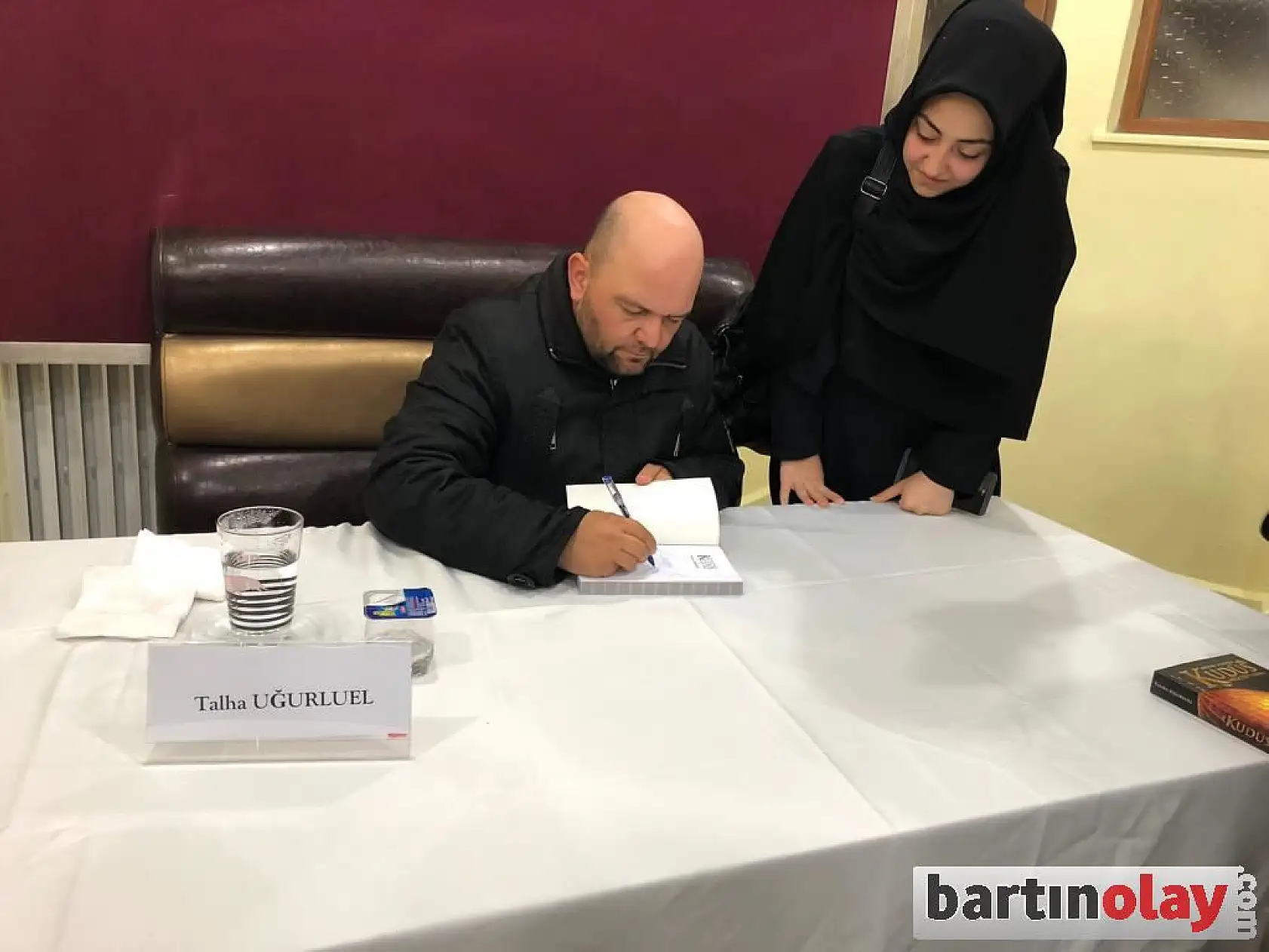 Talha Uğurluel konferansında izdiham 