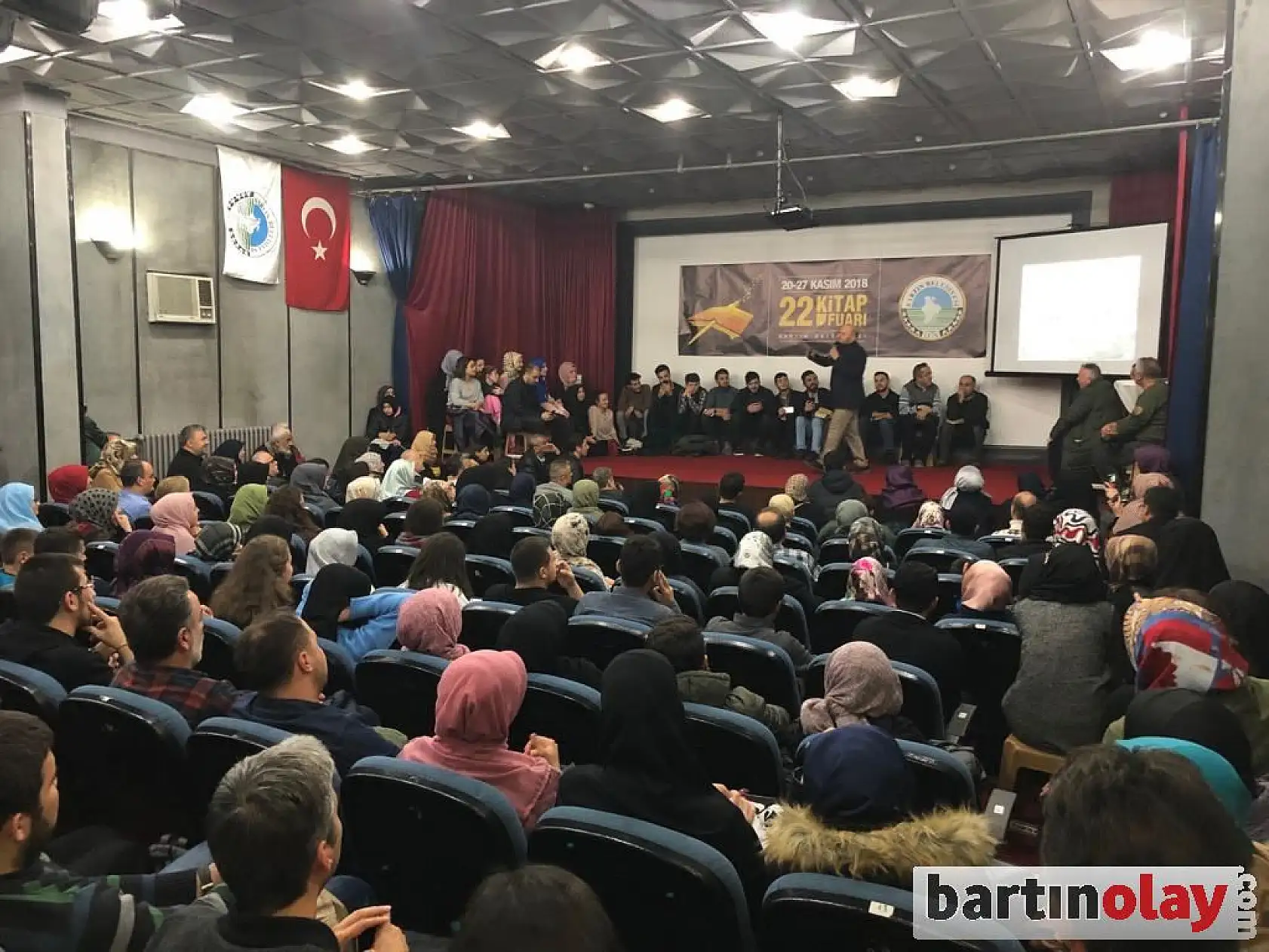 Talha Uğurluel konferansında izdiham 