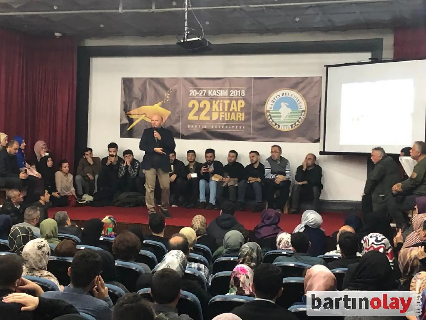 Talha Uğurluel konferansında izdiham 