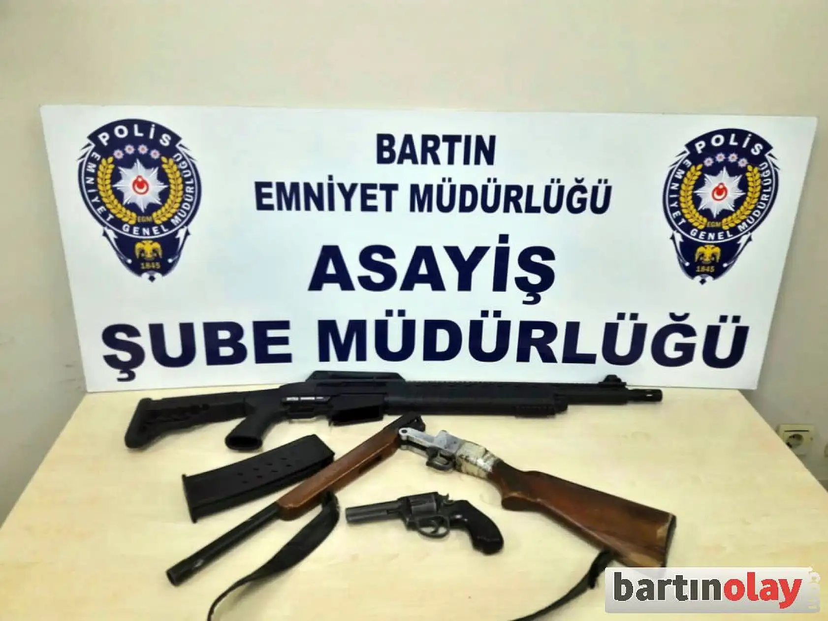 Taramalı tüfek ve silahlar ele geçirildi