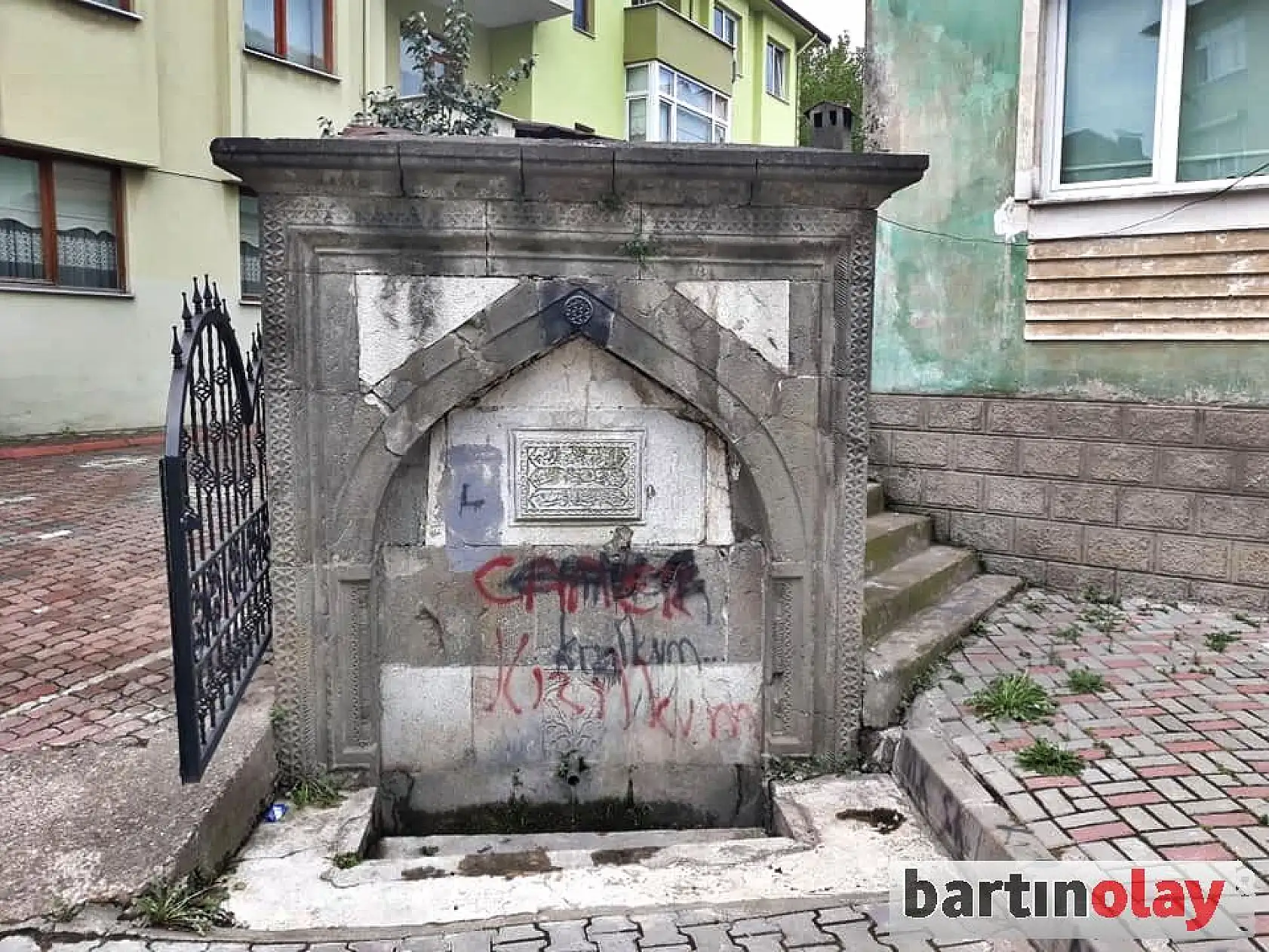 Tarihi çeşmenin hali içler acısı