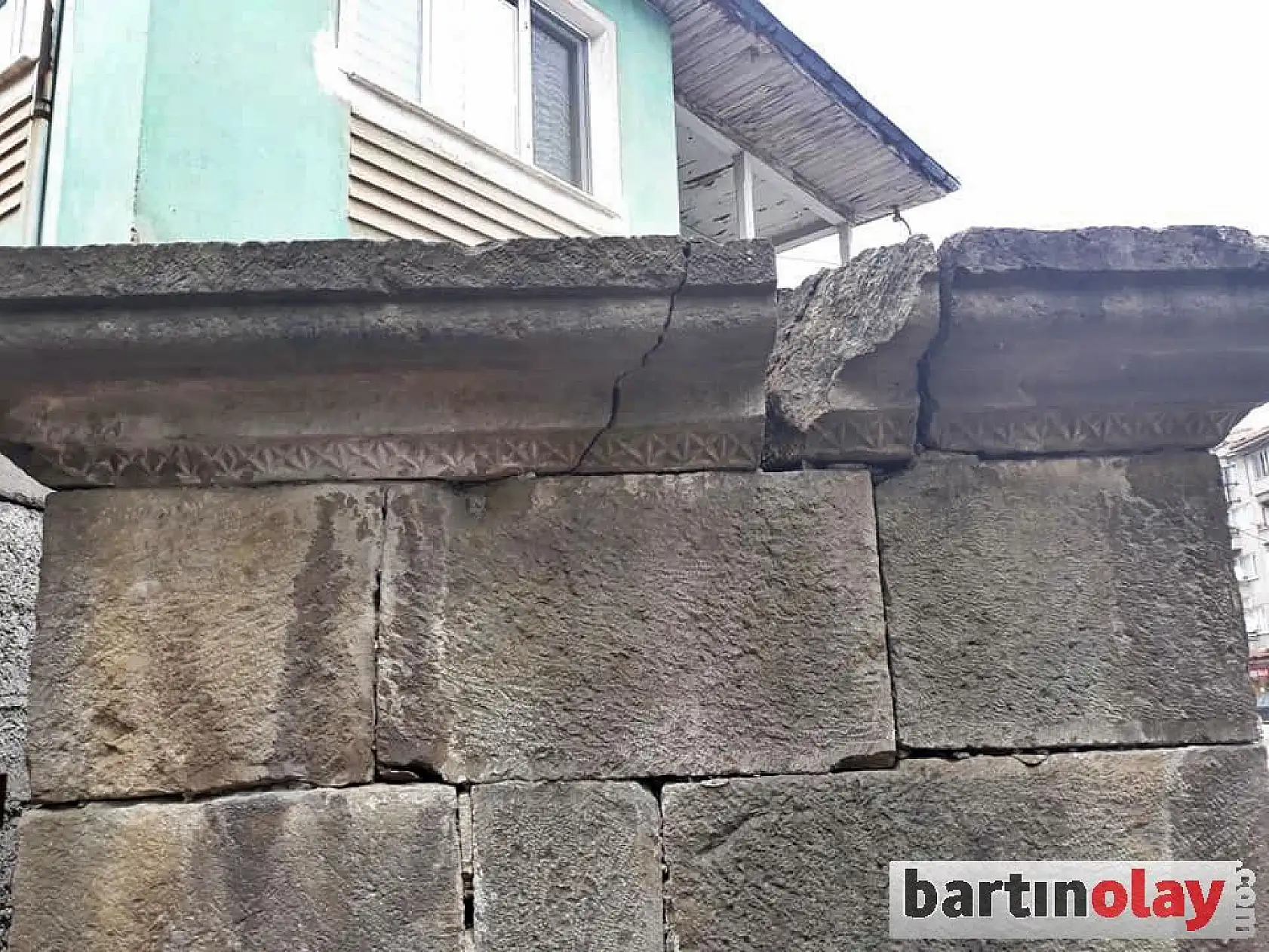 Tarihi çeşmenin hali içler acısı