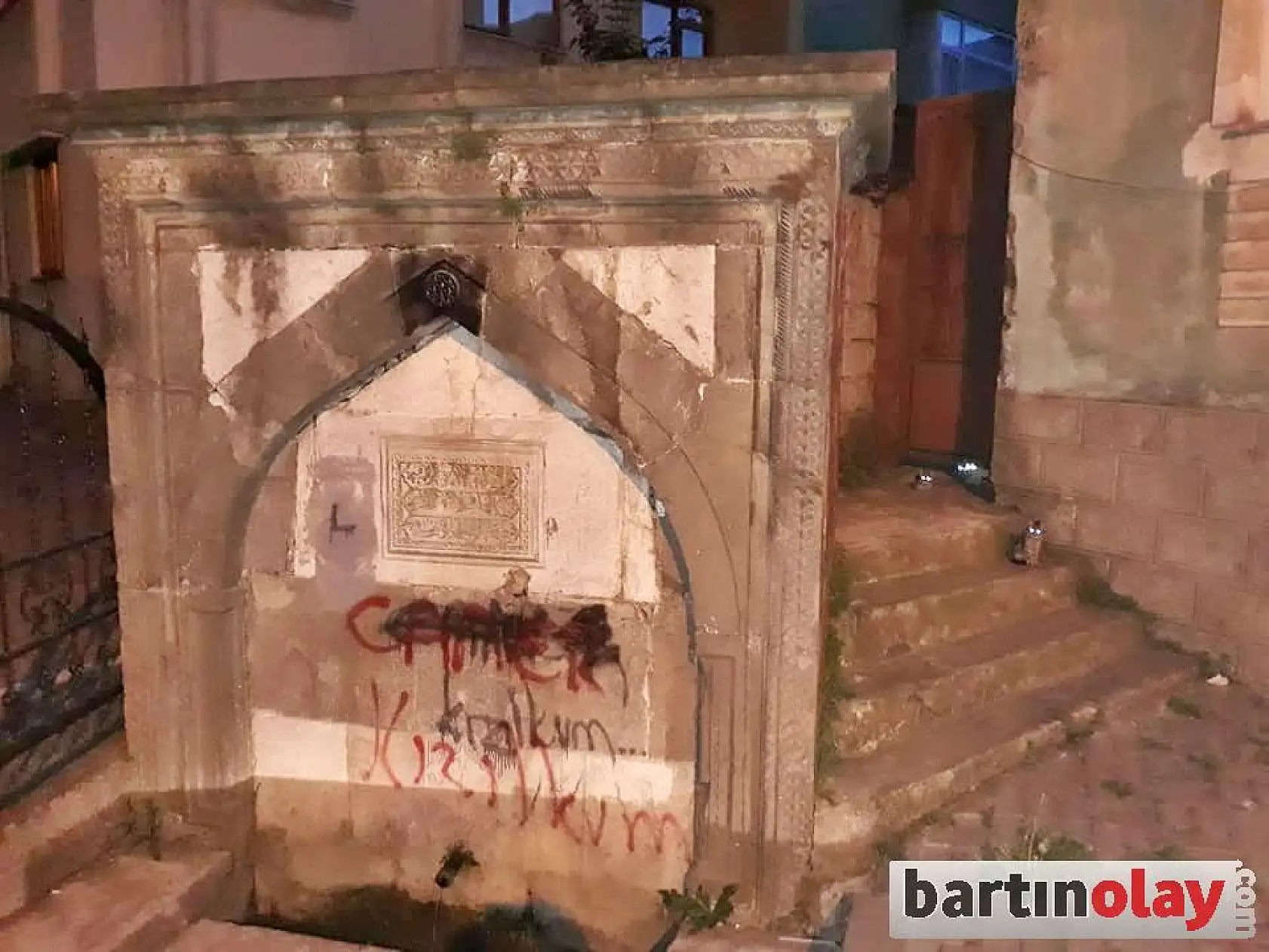 Tarihi çeşmenin hali içler acısı