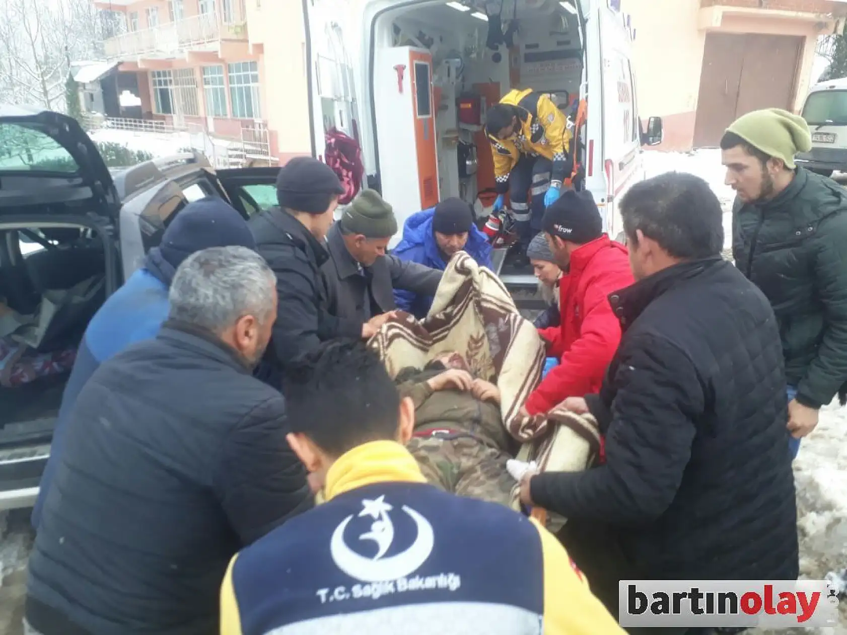 Tomruk Yüklü Traktör Uçuruma Yuvarlandı