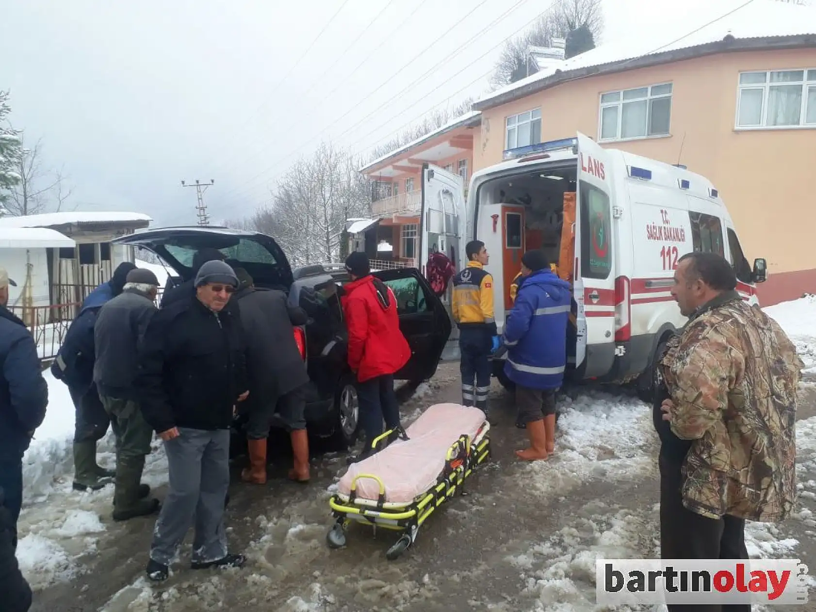 Tomruk Yüklü Traktör Uçuruma Yuvarlandı