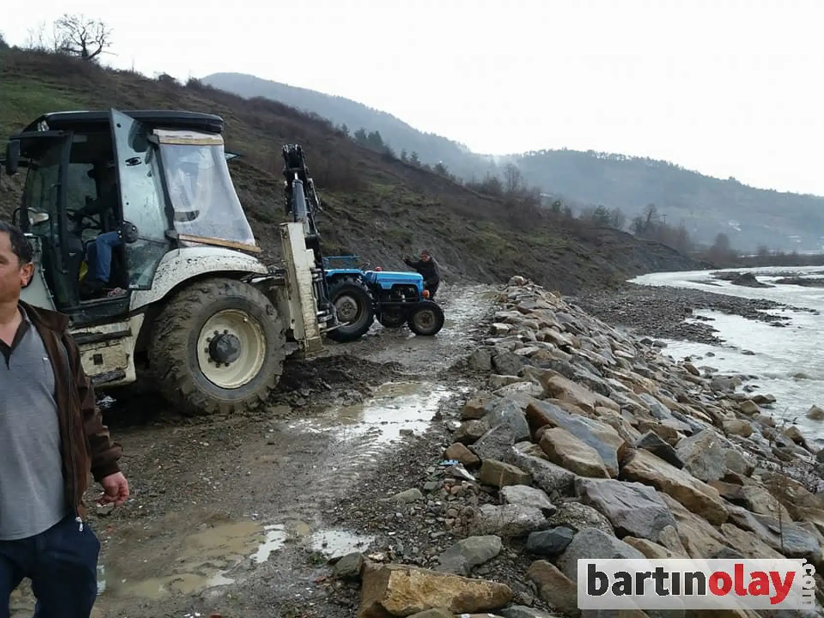 Traktörü ile sele kapıldı!