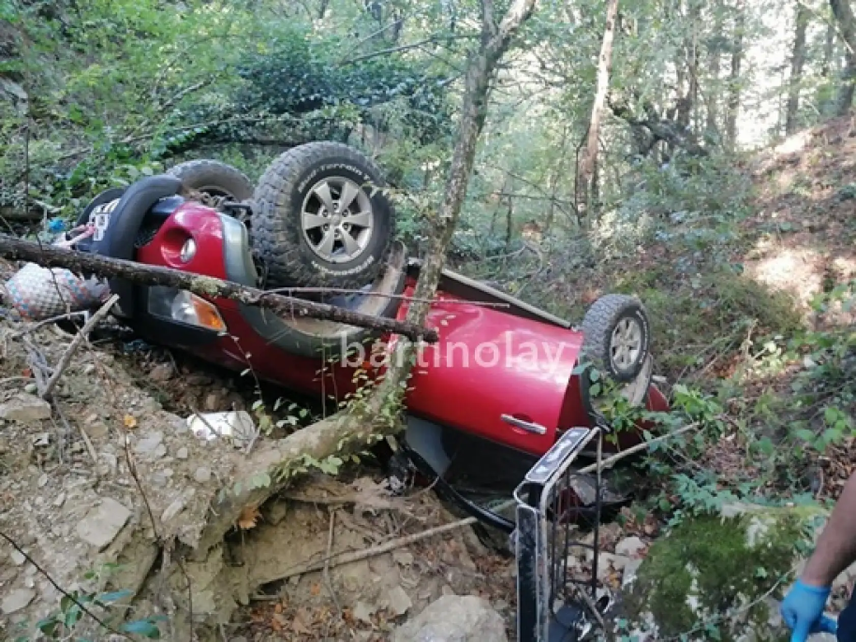 Kamyonet Şarampole Yuvarlandı, 1 ölü