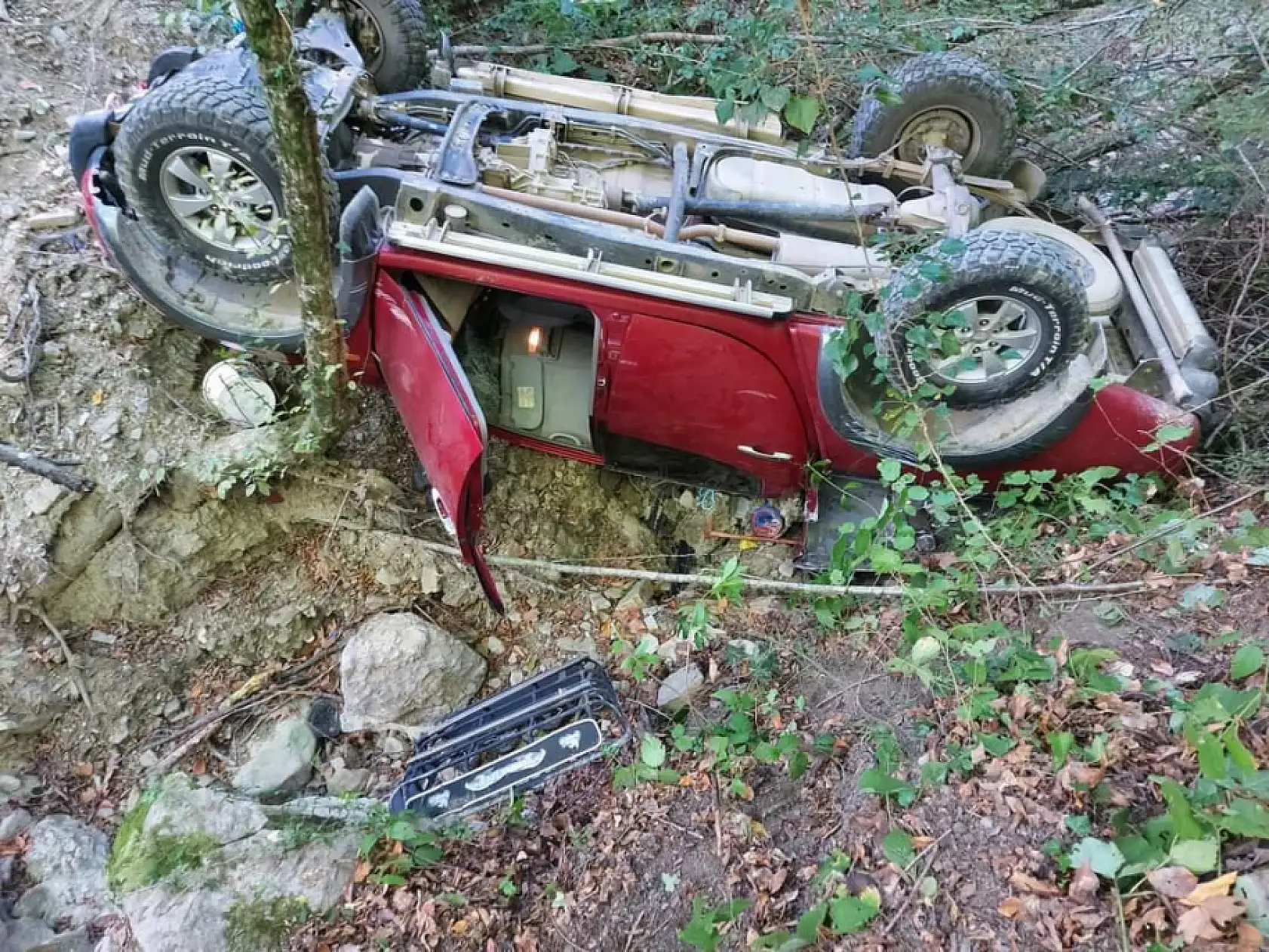 Kamyonet Şarampole Yuvarlandı, 1 ölü