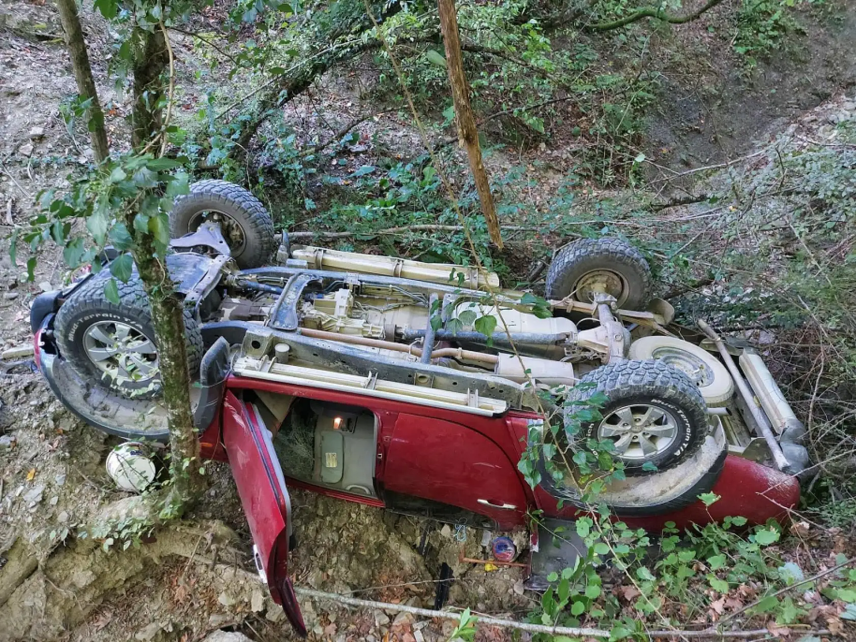 Kamyonet Şarampole Yuvarlandı, 1 ölü