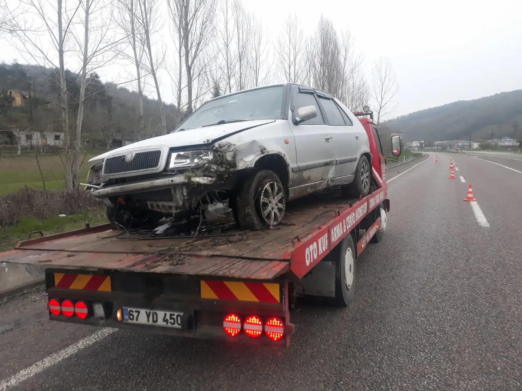 Otomobil su kanalına girdi