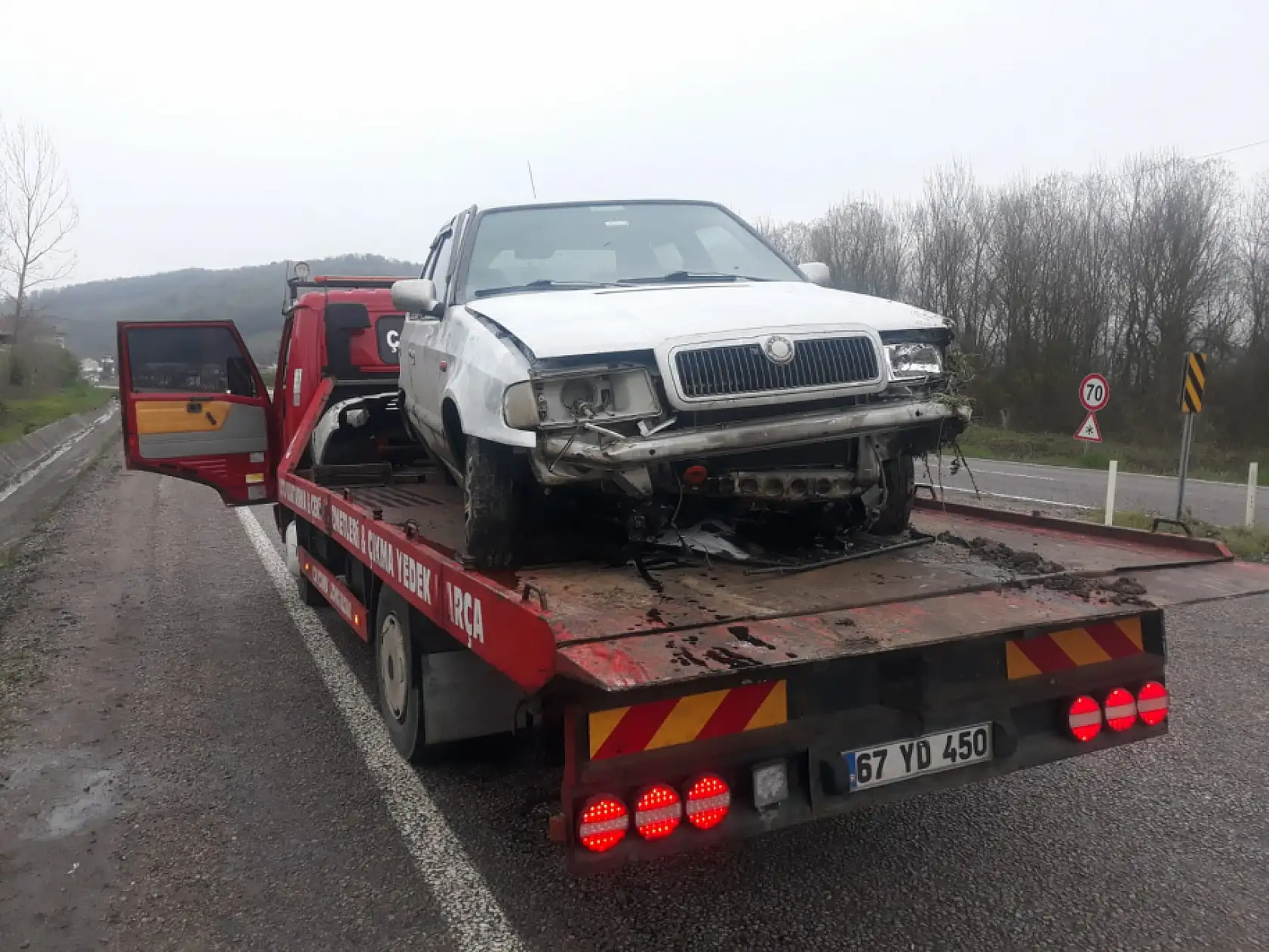 Otomobil su kanalına girdi