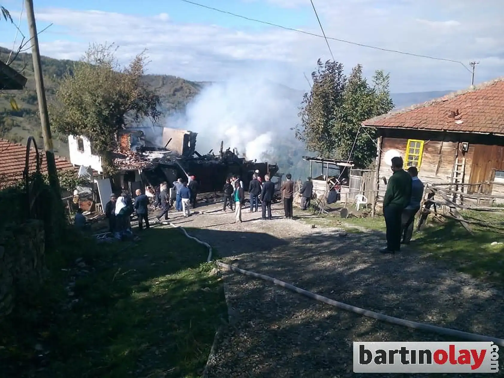 Yanan ev küle döndü