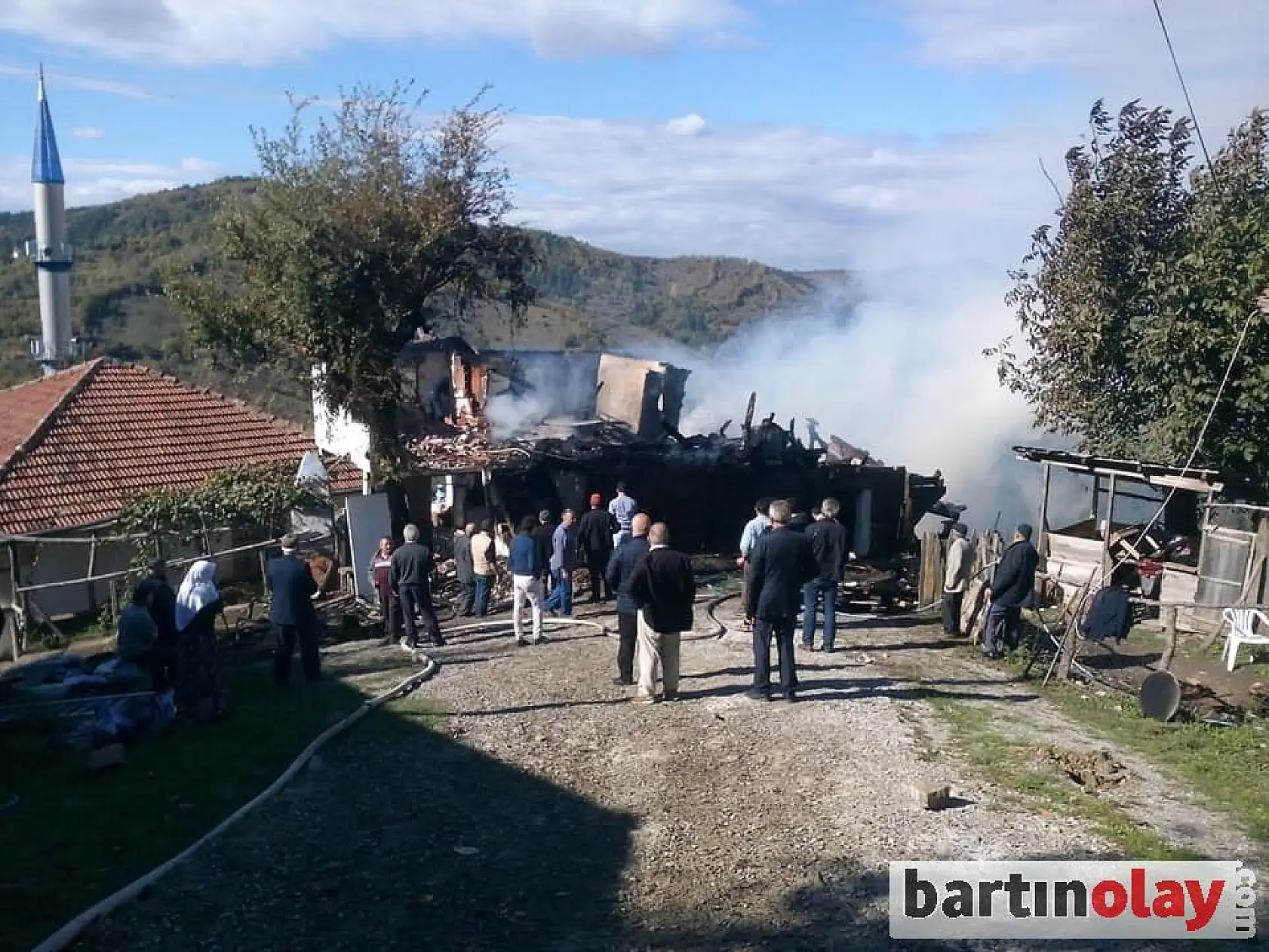 Yanan ev küle döndü