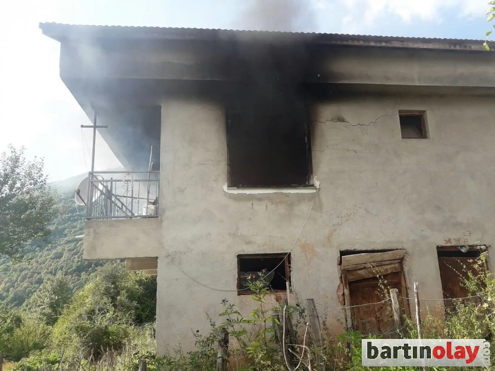 Yangında feci şekilde can verdi