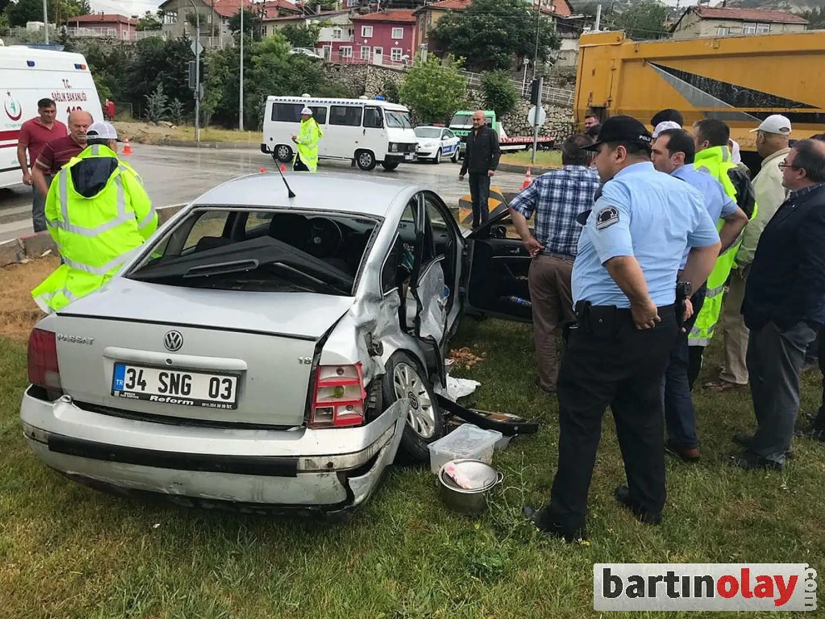 Yemin törenine giden aile kaza yaptı, 5 yaralı