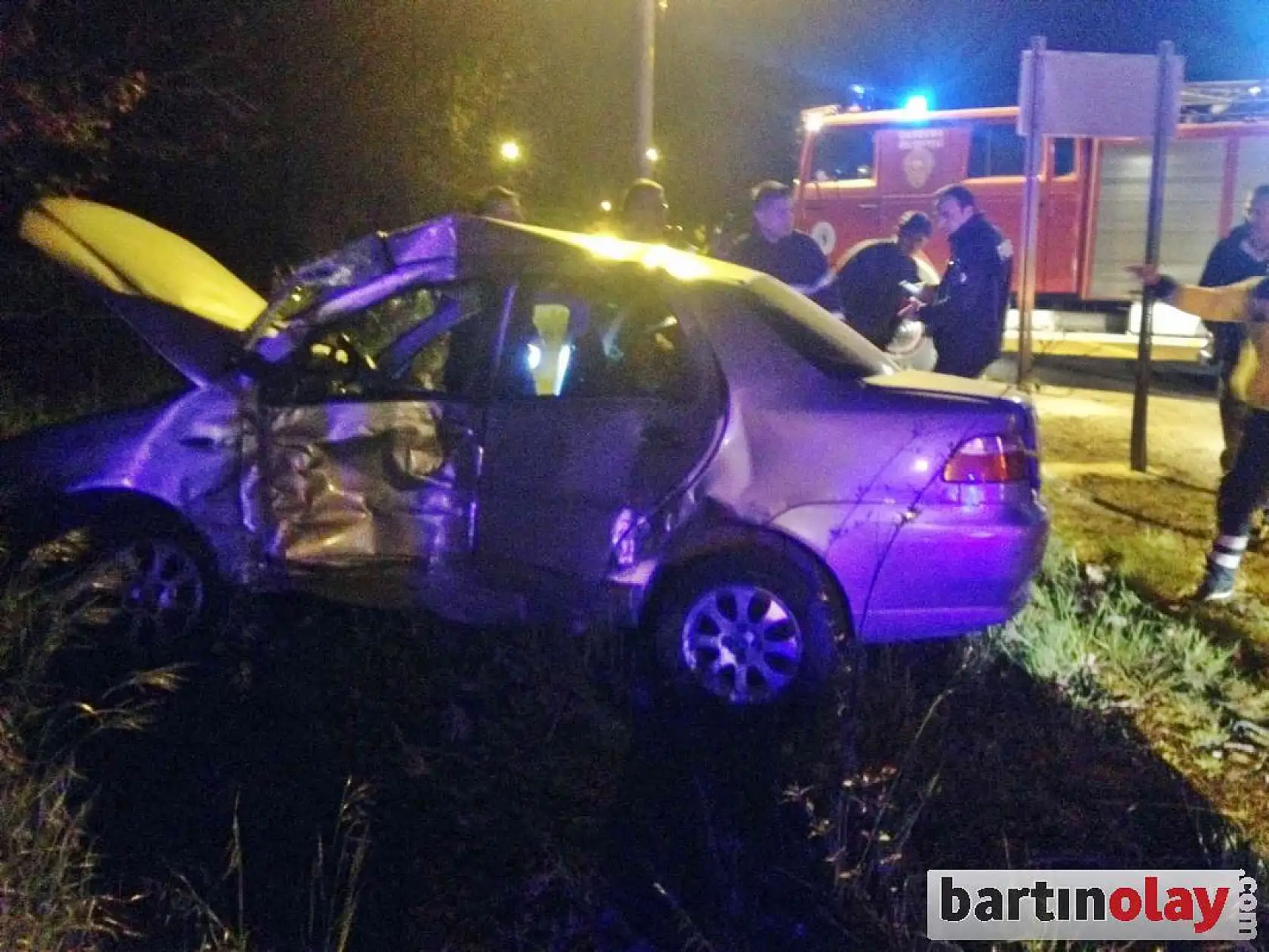 Yolcu otobüsü ile otomobil çarpıştı