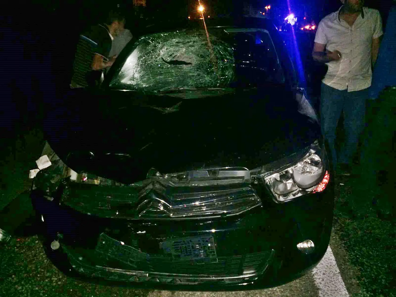 Yolun karşısına geçerken canından oldu