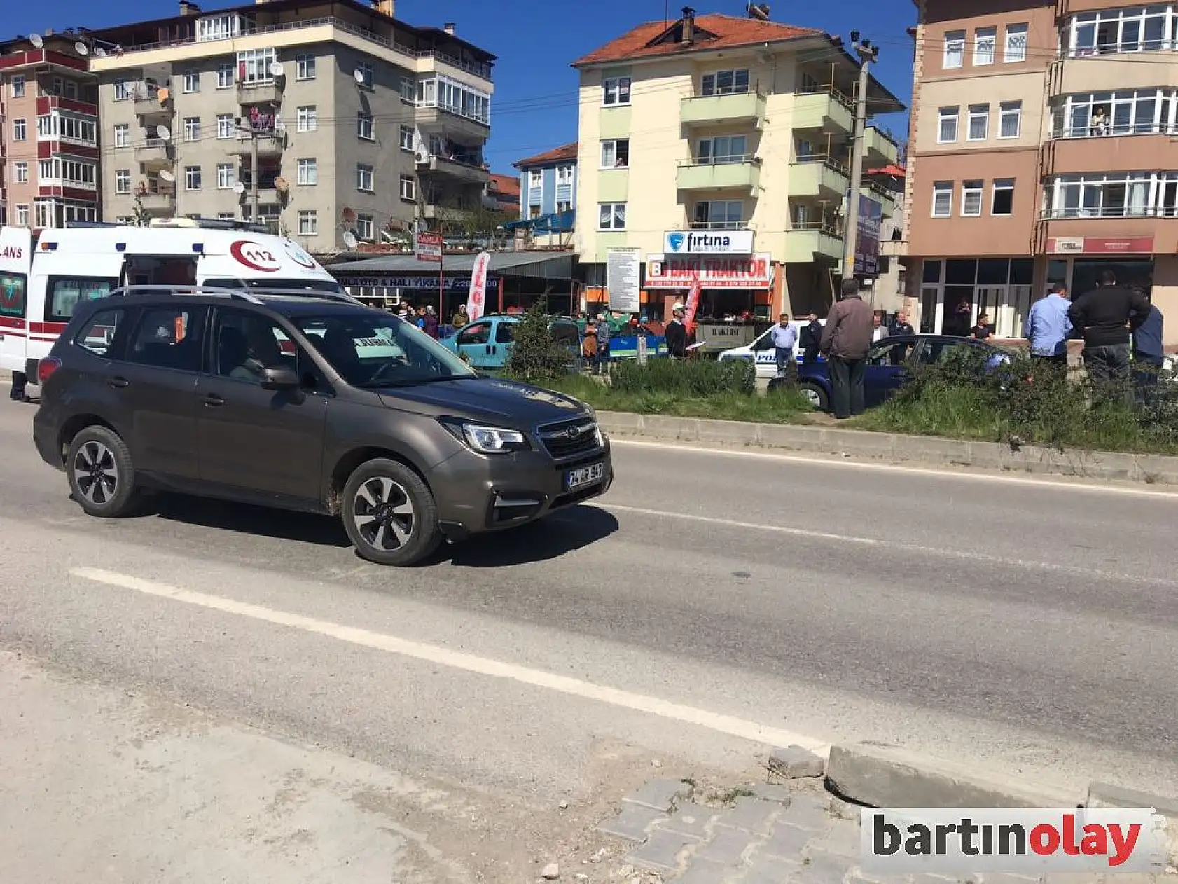 Yolun karşısına geçmek isterken araba çarptı