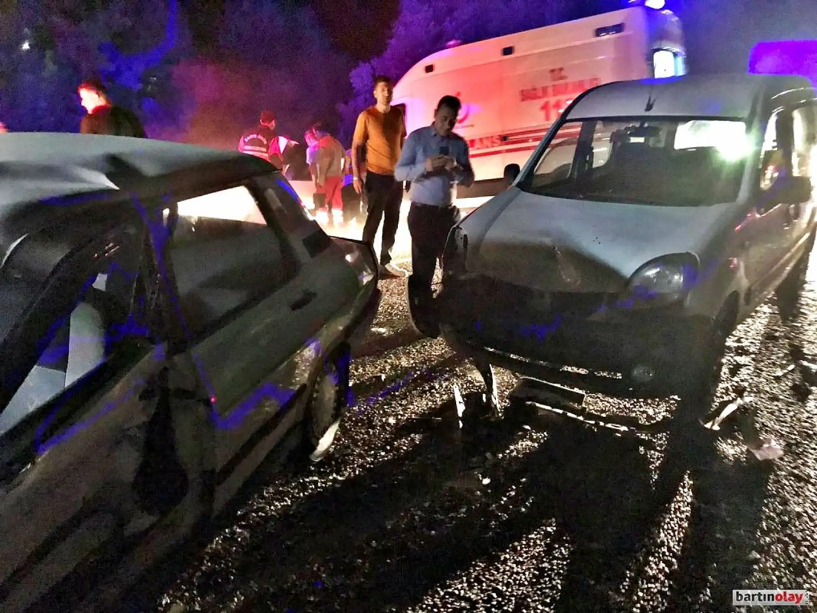 Zincirleme kaza, 3 araç çarpıştı