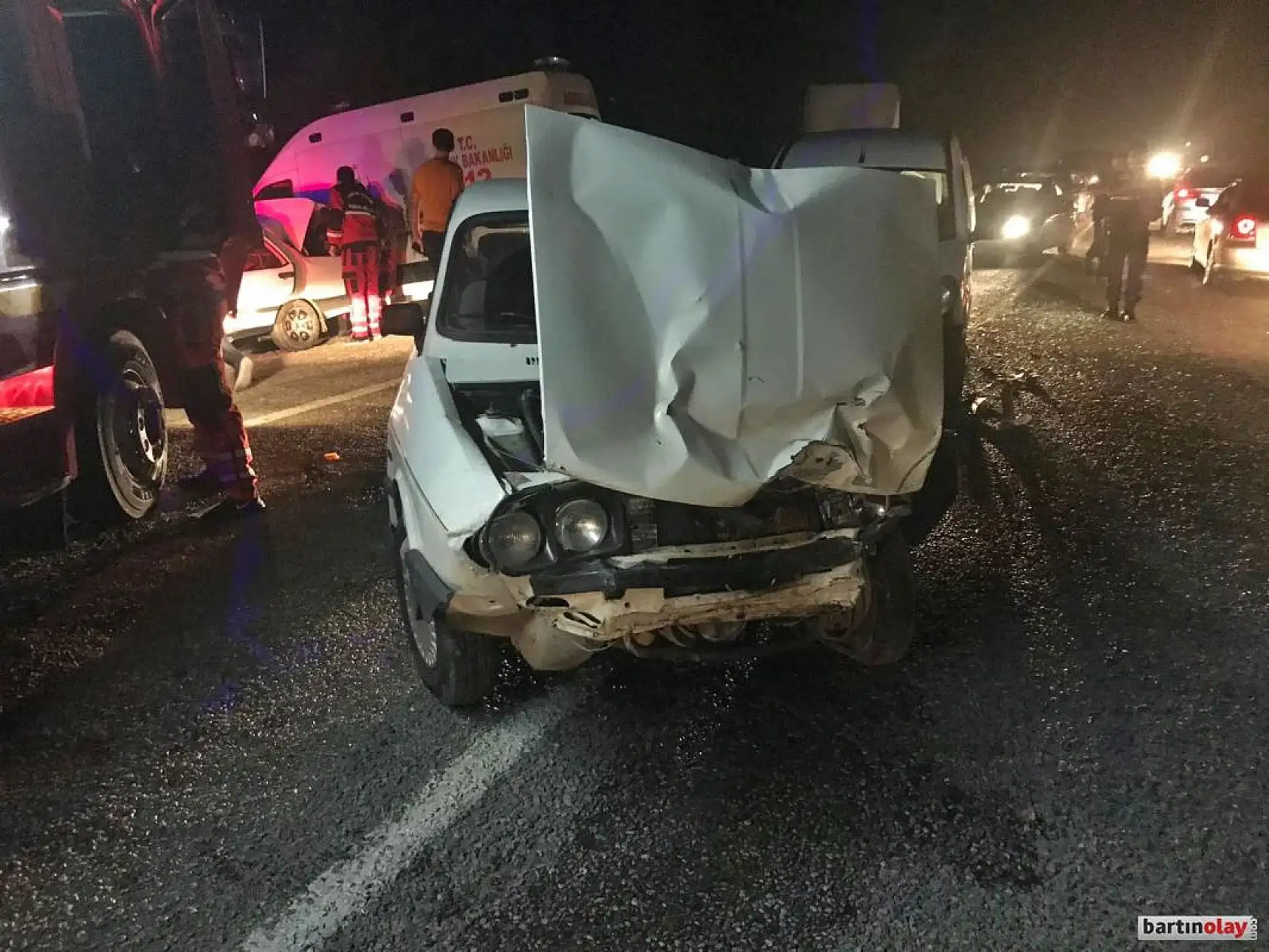 Zincirleme kaza, 3 araç çarpıştı