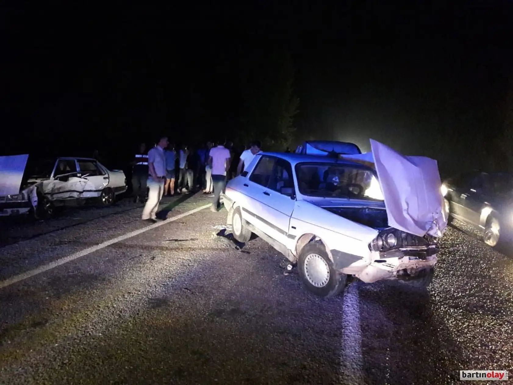 Zincirleme kaza, 3 araç çarpıştı