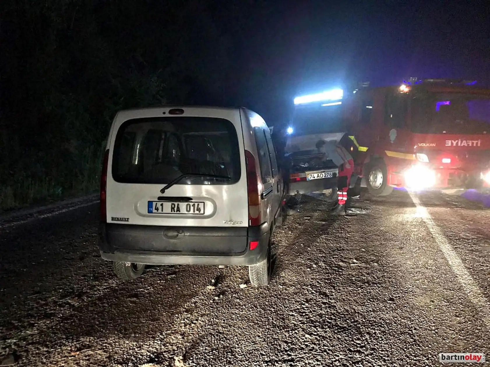 Zincirleme kaza, 3 araç çarpıştı